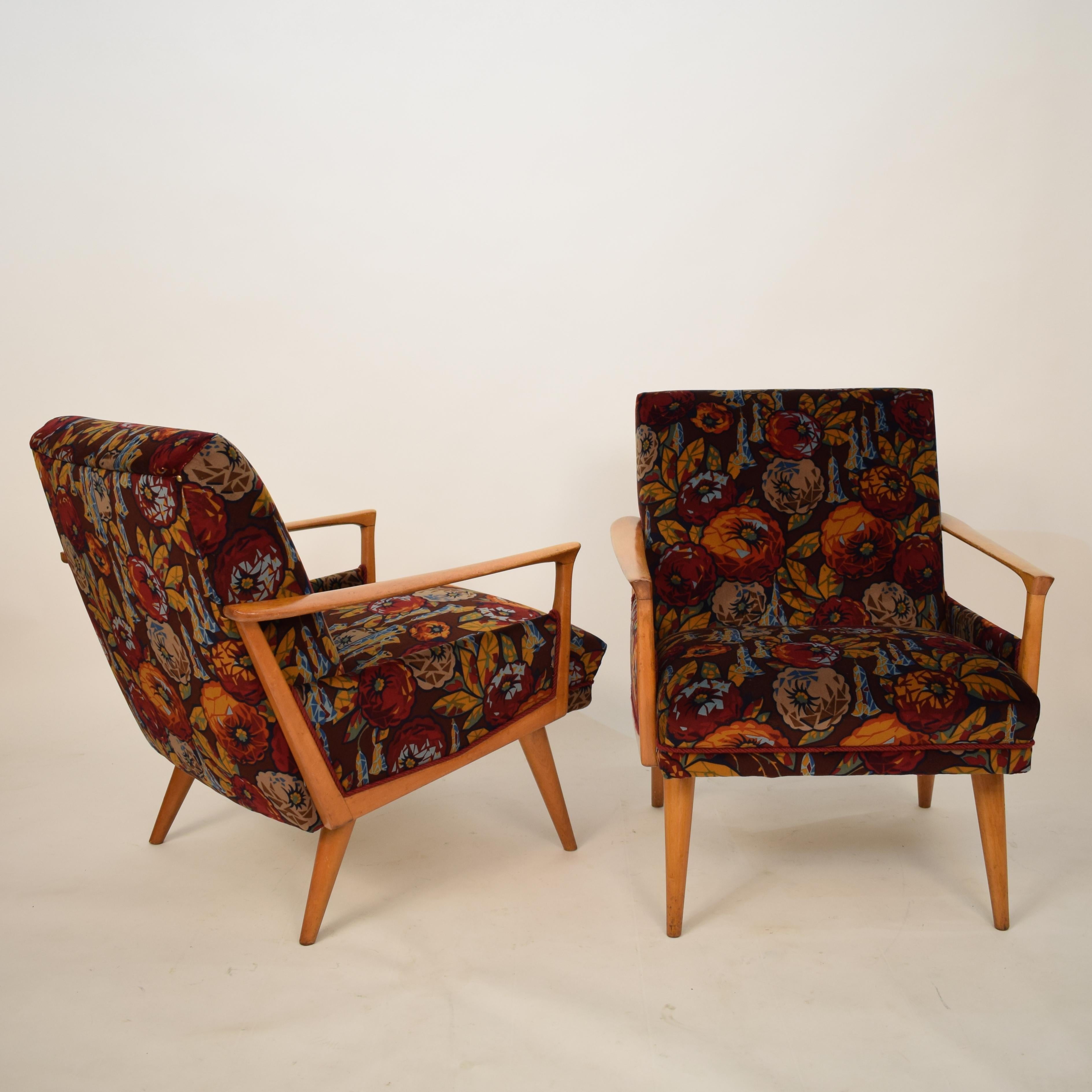 Midcentury Italian Armchairs in Beech and Upholstered Flower Velvet, 1950, Pair In Good Condition In Berlin, DE