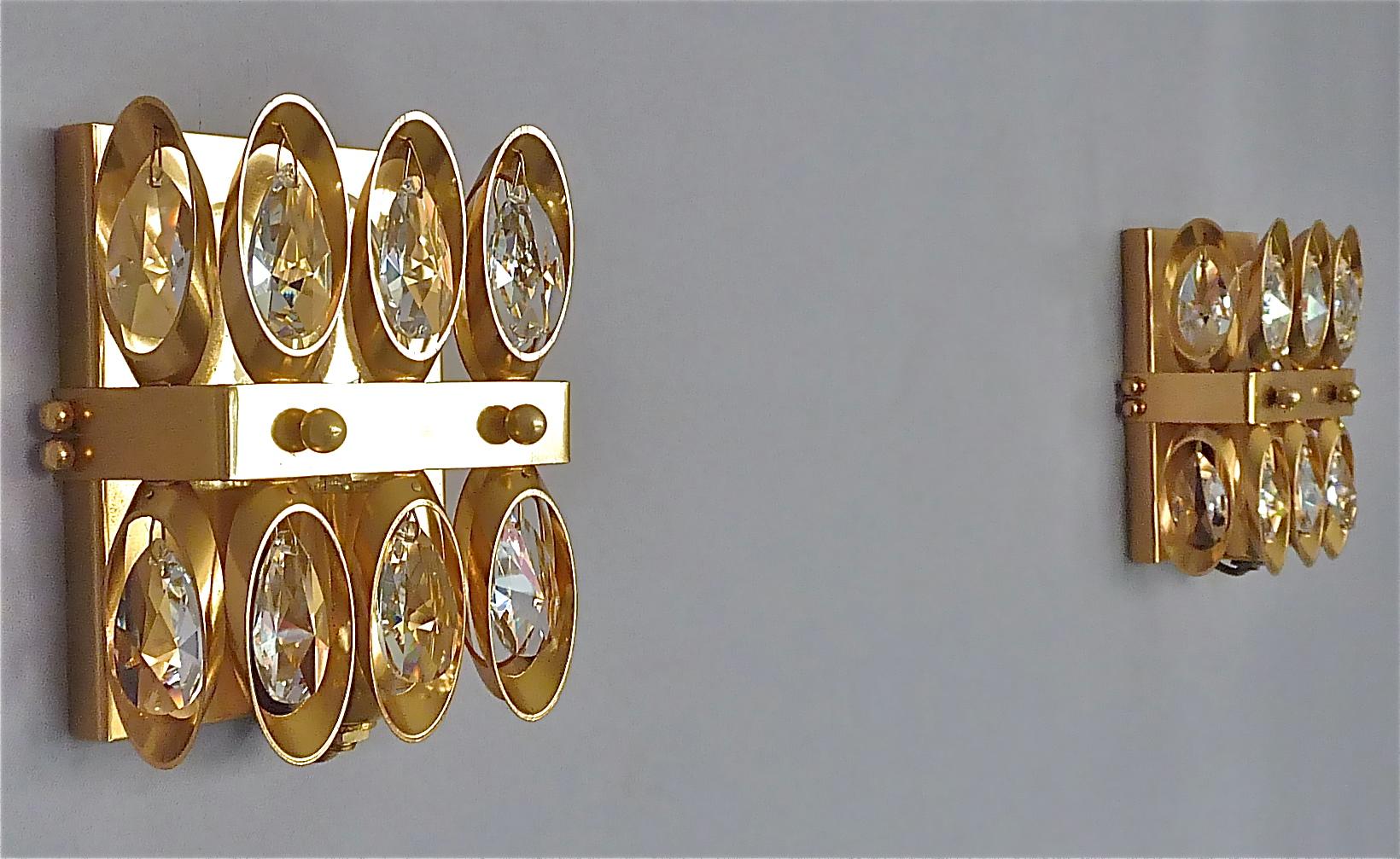 Mitte des Jahrhunderts Lobmeyr oder Palwa Vergoldetes Messing Facettiertes Kristallglas Wandleuchter 1960er Jahre, Paar im Angebot 6