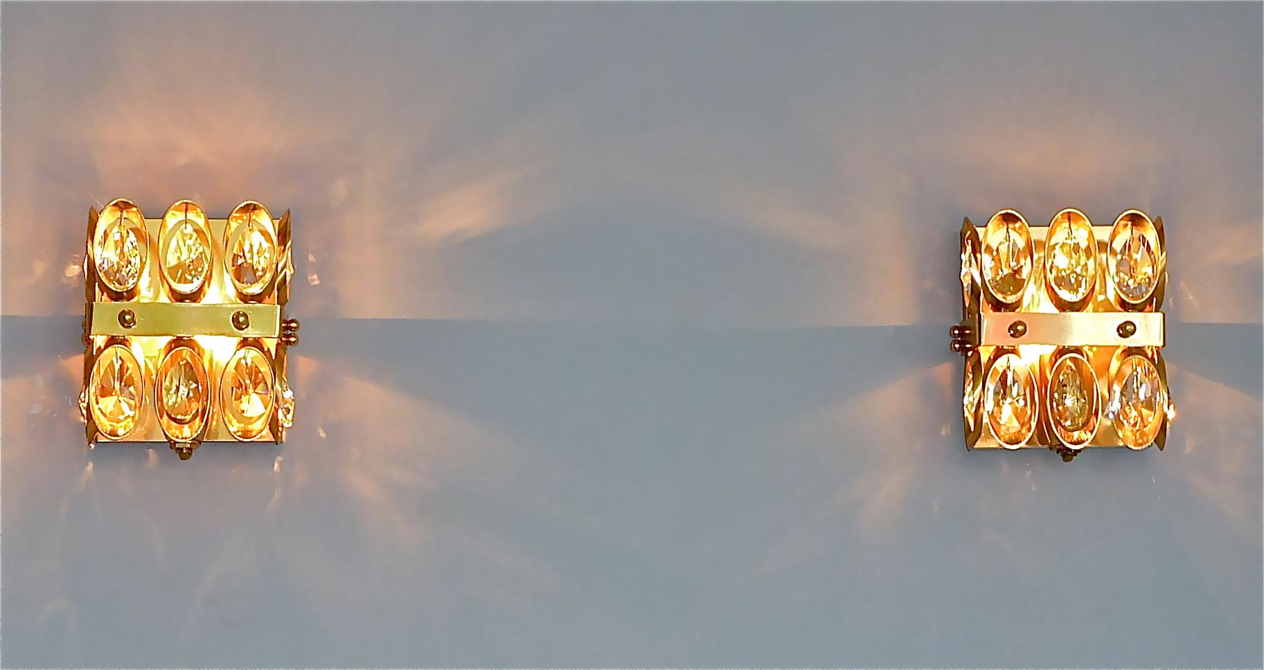 Mitte des Jahrhunderts Lobmeyr oder Palwa Vergoldetes Messing Facettiertes Kristallglas Wandleuchter 1960er Jahre, Paar im Angebot 9