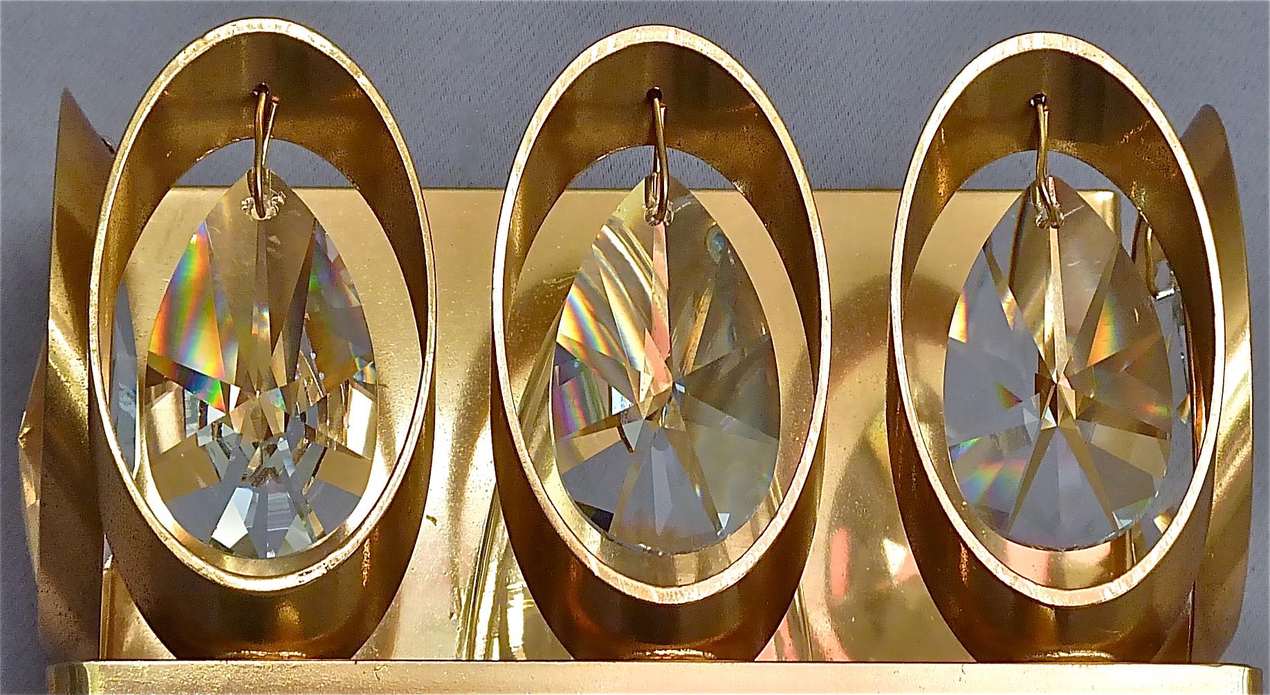 Midcentury Lobmeyr or Palwa Gilt Brass Faceted Crystal Glass Sconces 1960s, Pair In Good Condition For Sale In Nierstein am Rhein, DE