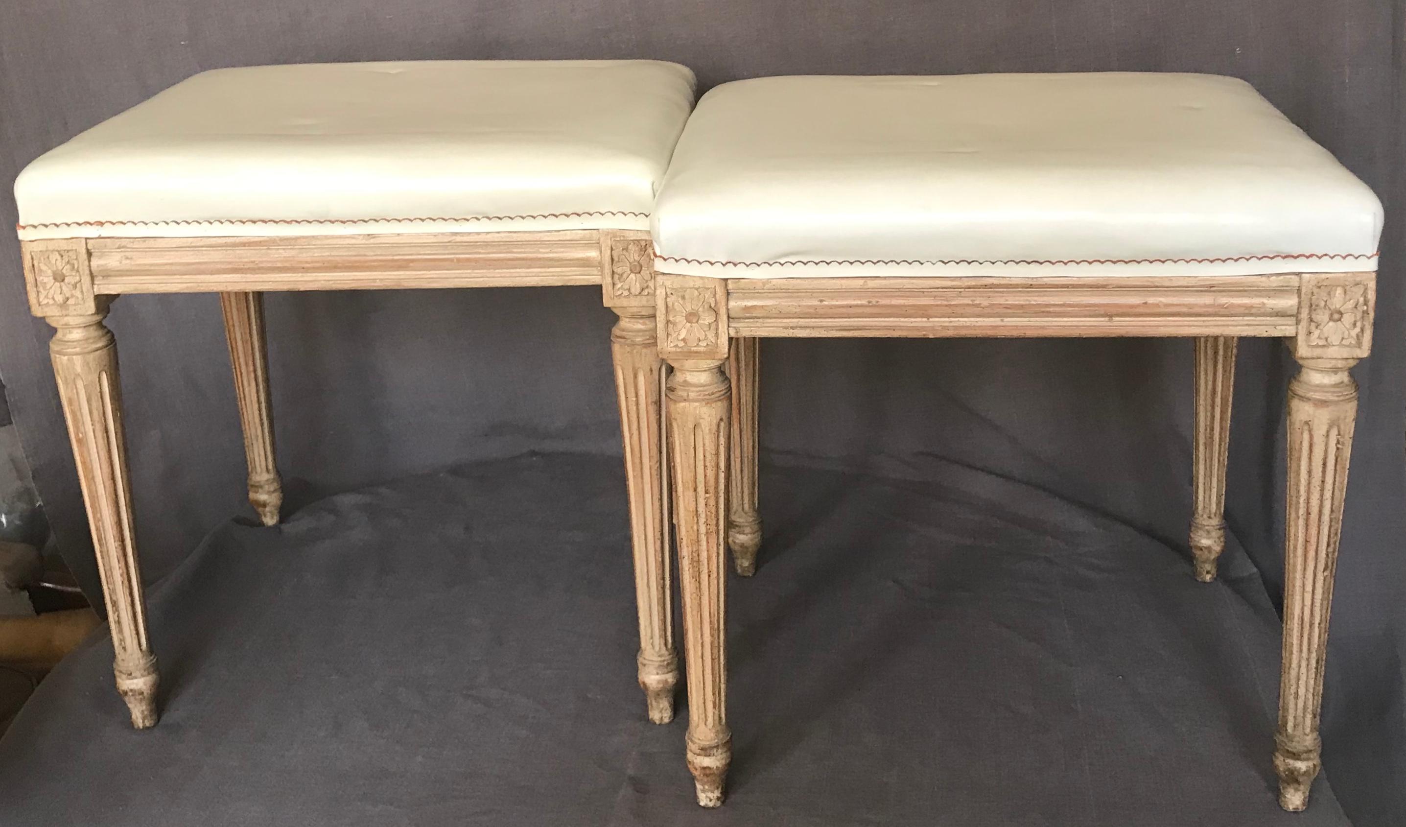 Pair of Midcentury Louis XVI Stools in the Manner of Jansen In Good Condition In New York, NY