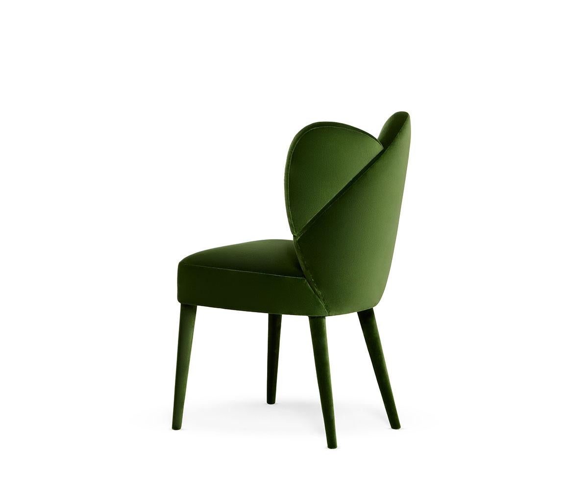 Paar Midcentury Modern Style Dining Chairs Ft. Klare Linien und organische Form (Handgefertigt) im Angebot
