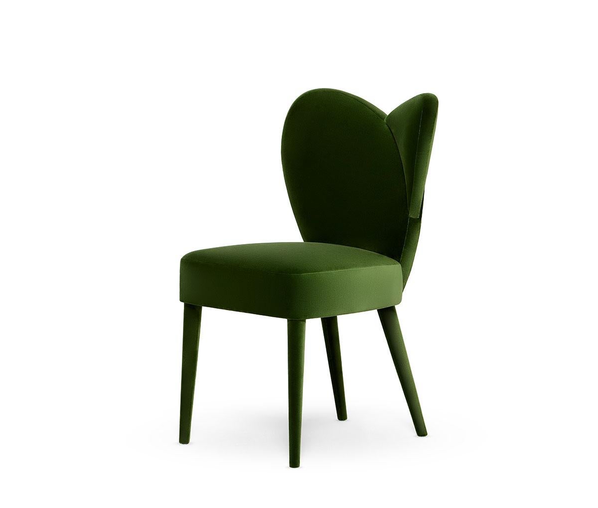 Paar Midcentury Modern Style Dining Chairs Ft. Klare Linien und organische Form im Zustand „Neu“ im Angebot in NEW YORK, NY