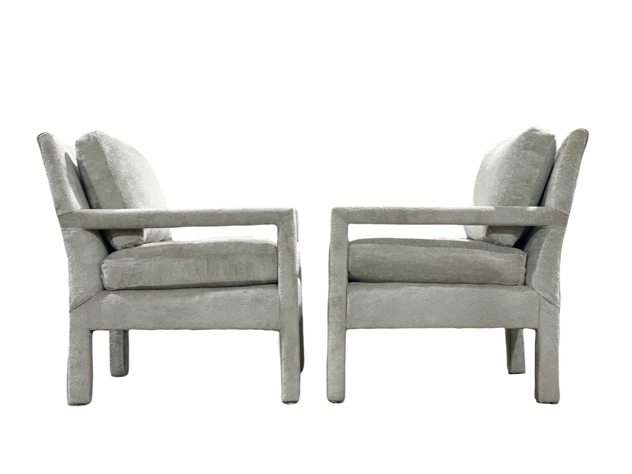 Pair Midcentury Parsons Style Lounge Chairs by Bernhardt, After Milo Baughman In Excellent Condition In Framingham, MA