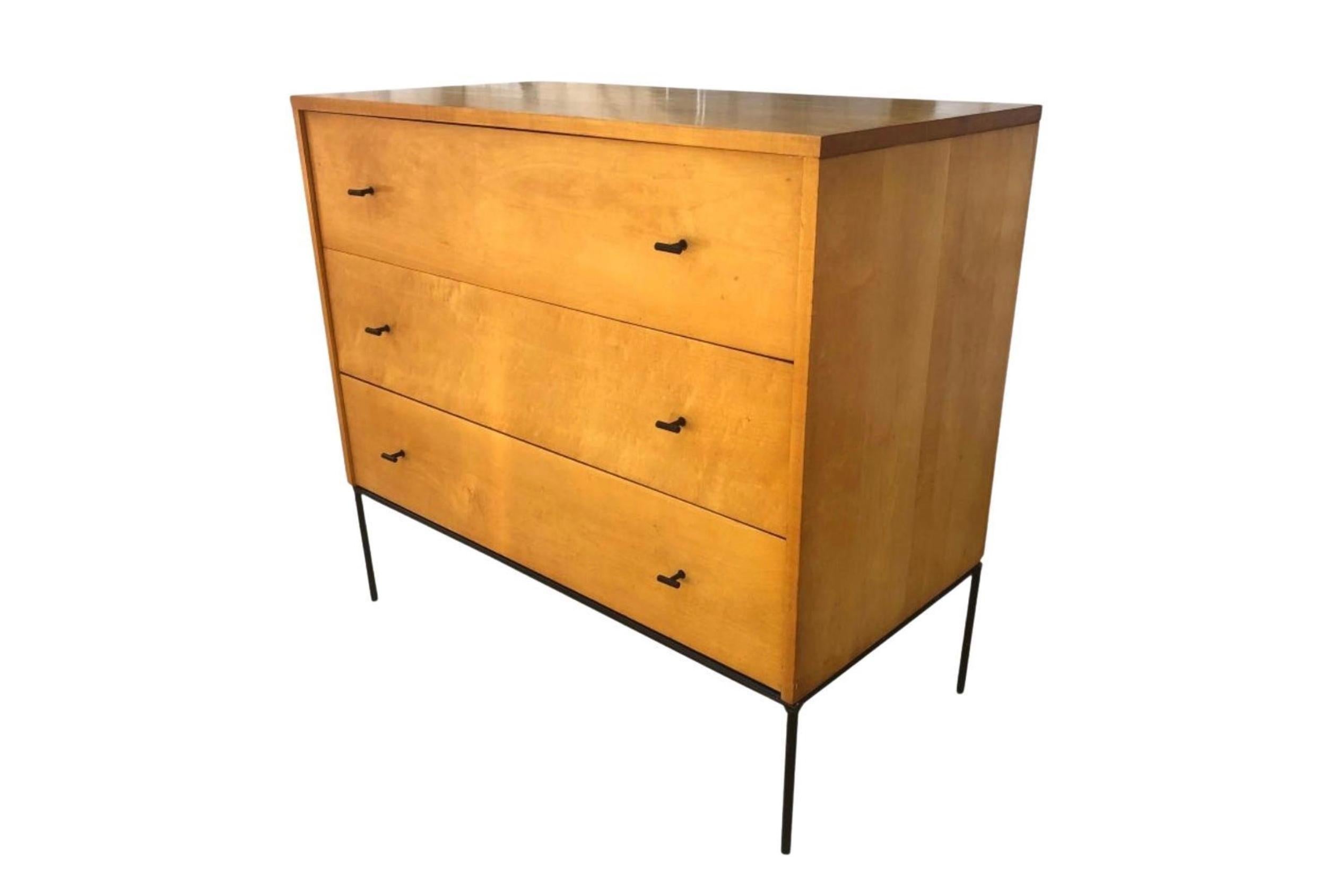 Mid-Century moderno Coppia di cassettiere Paul McCobb a 3 cassetti Credenza #1508 in acero biondo AT&T in vendita