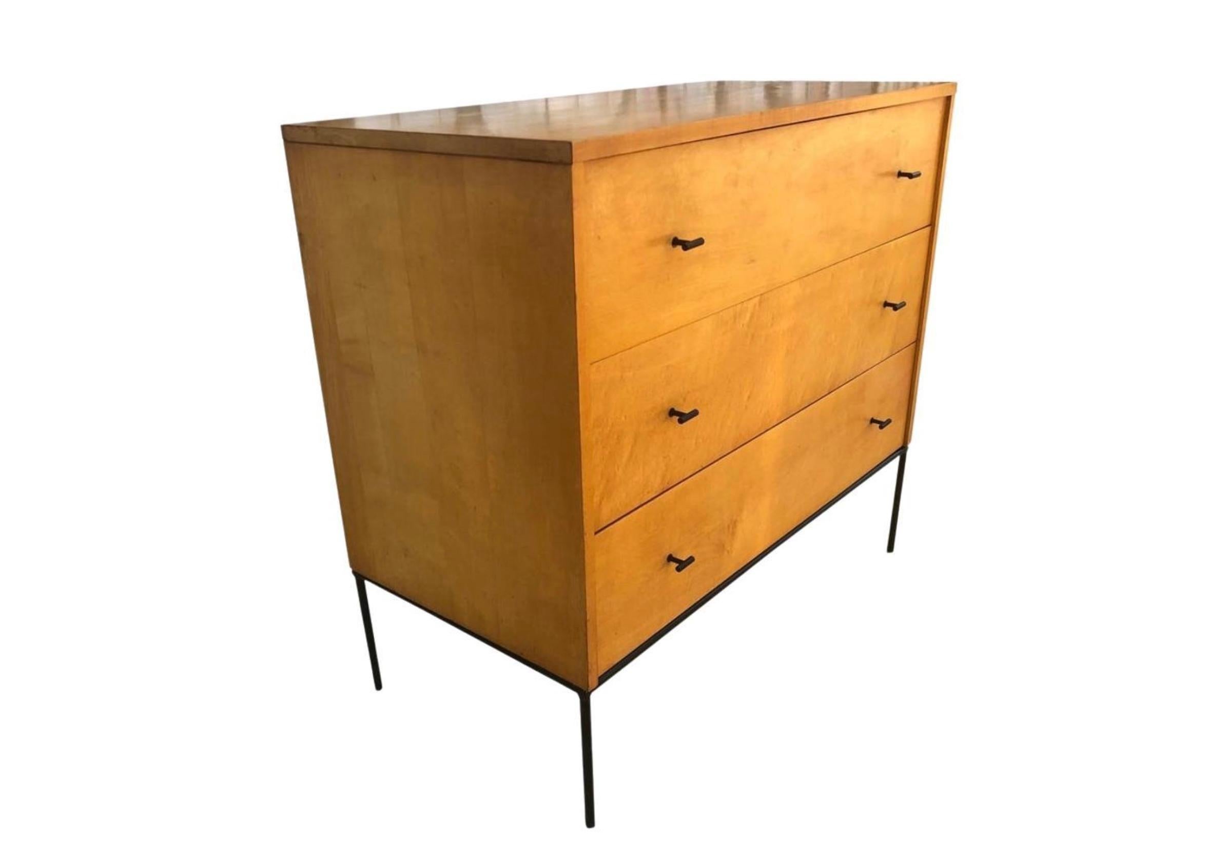 Americano Coppia di cassettiere Paul McCobb a 3 cassetti Credenza #1508 in acero biondo AT&T in vendita