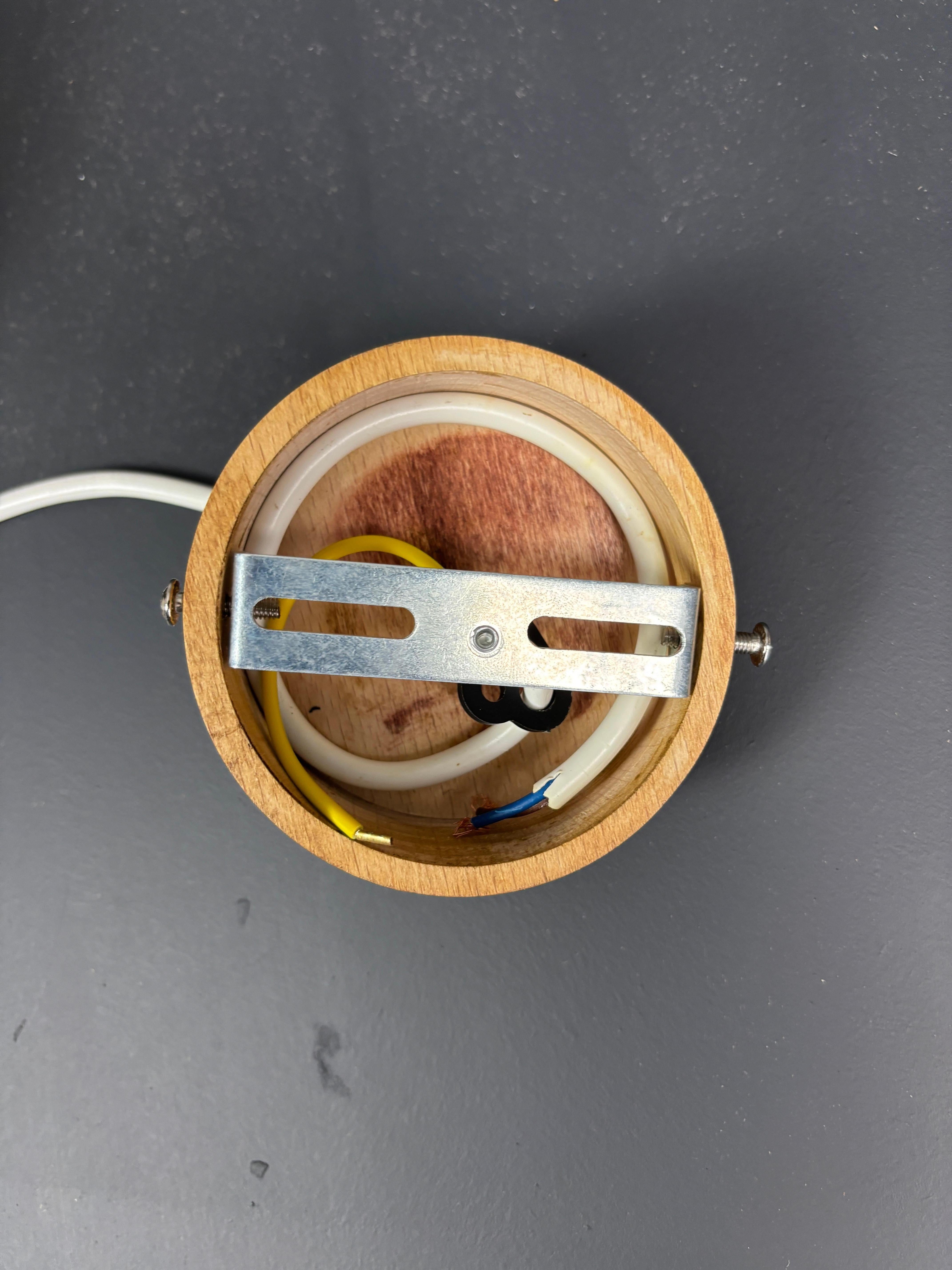 Paire de pendentifs en nid d'abeille de l'ère spatiale du milieu du siècle dernier, modèle 328, de la marque Temde. en vente 6