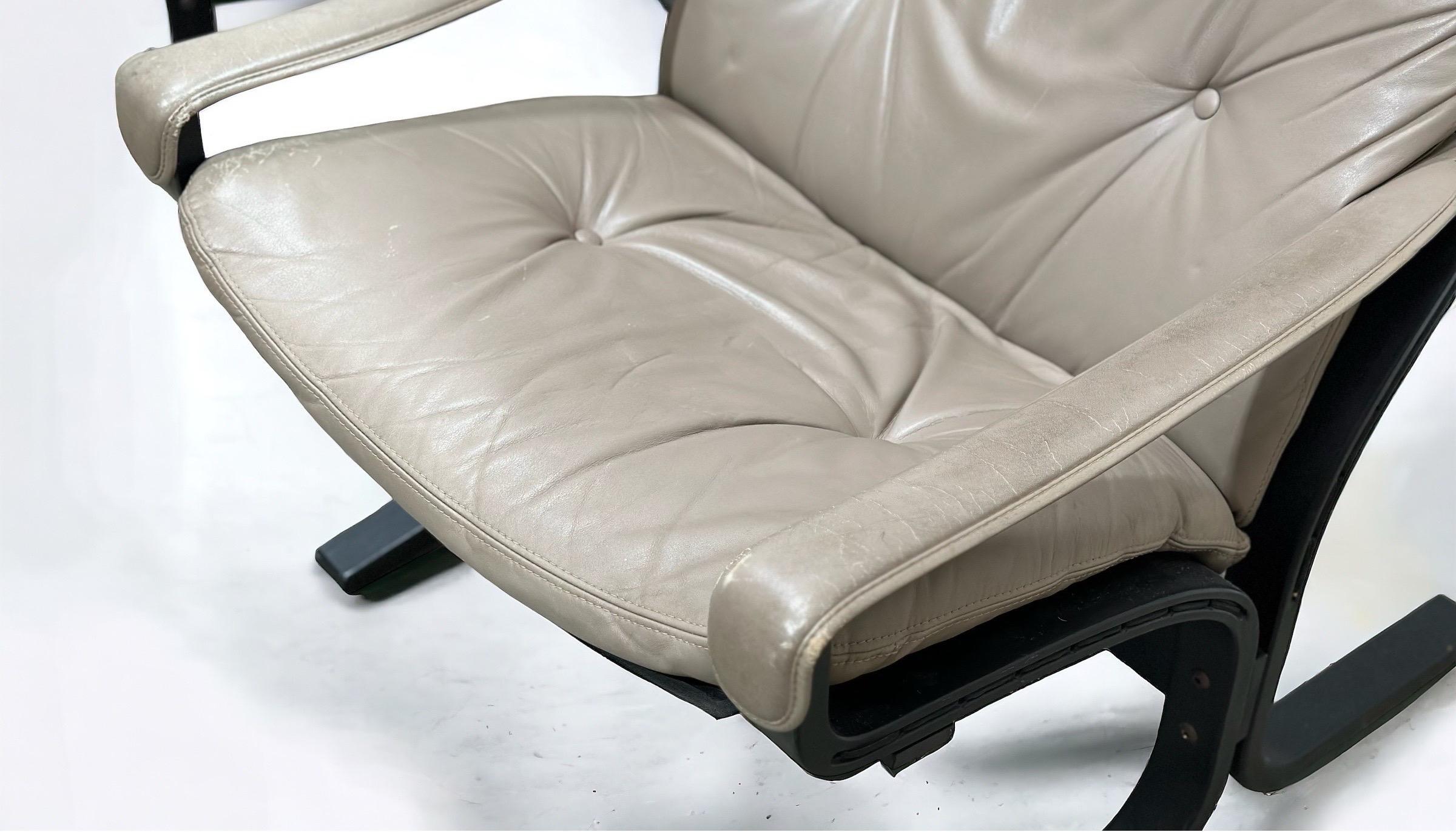 Pair Midcentury Westnofa Siesta Chairs - Highback Leather - Ingmar Relling For Sale 2
