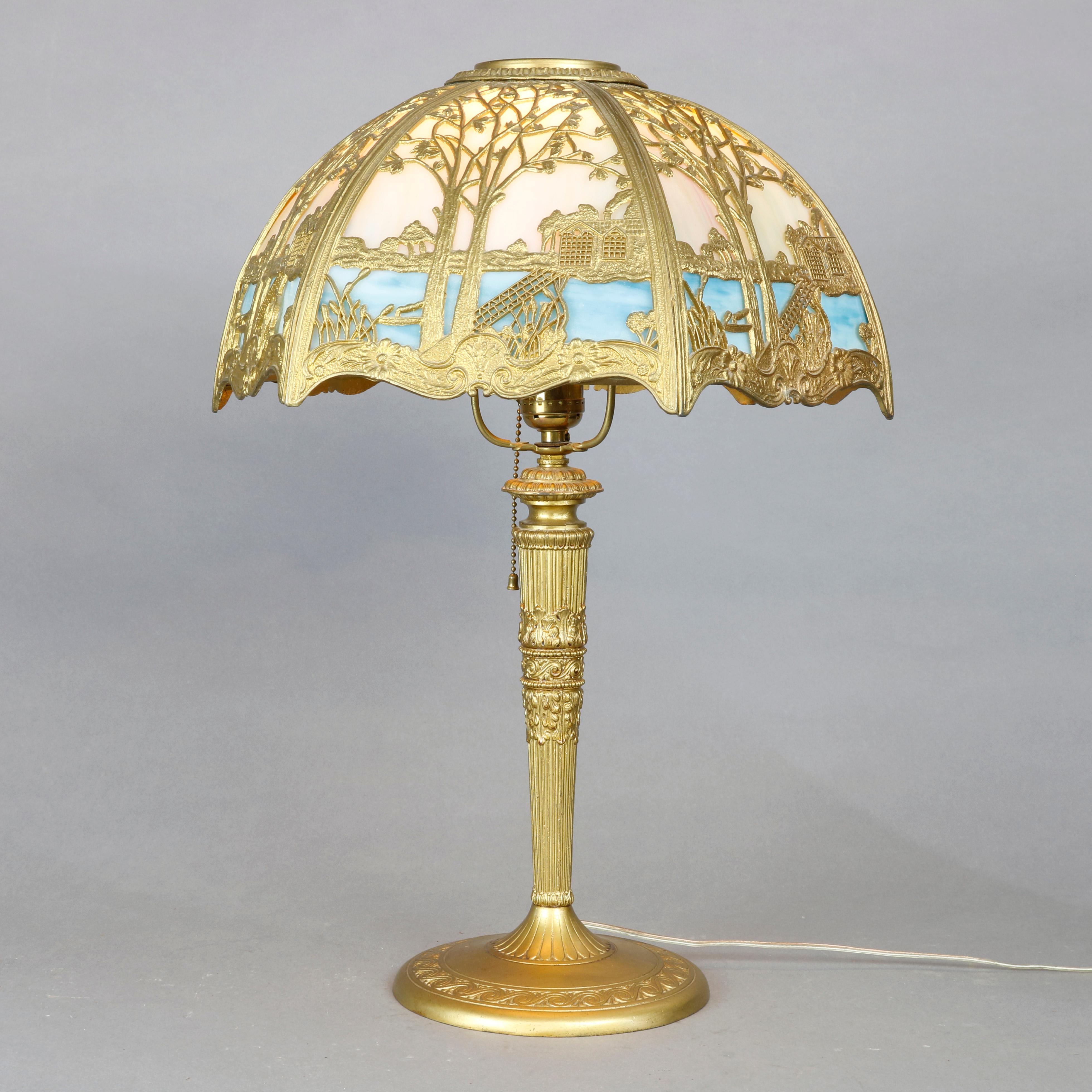20ième siècle Paire de lampes Miller Glass Co à deux tons:: en verre laitier et métal doré:: pour paysages scéniques