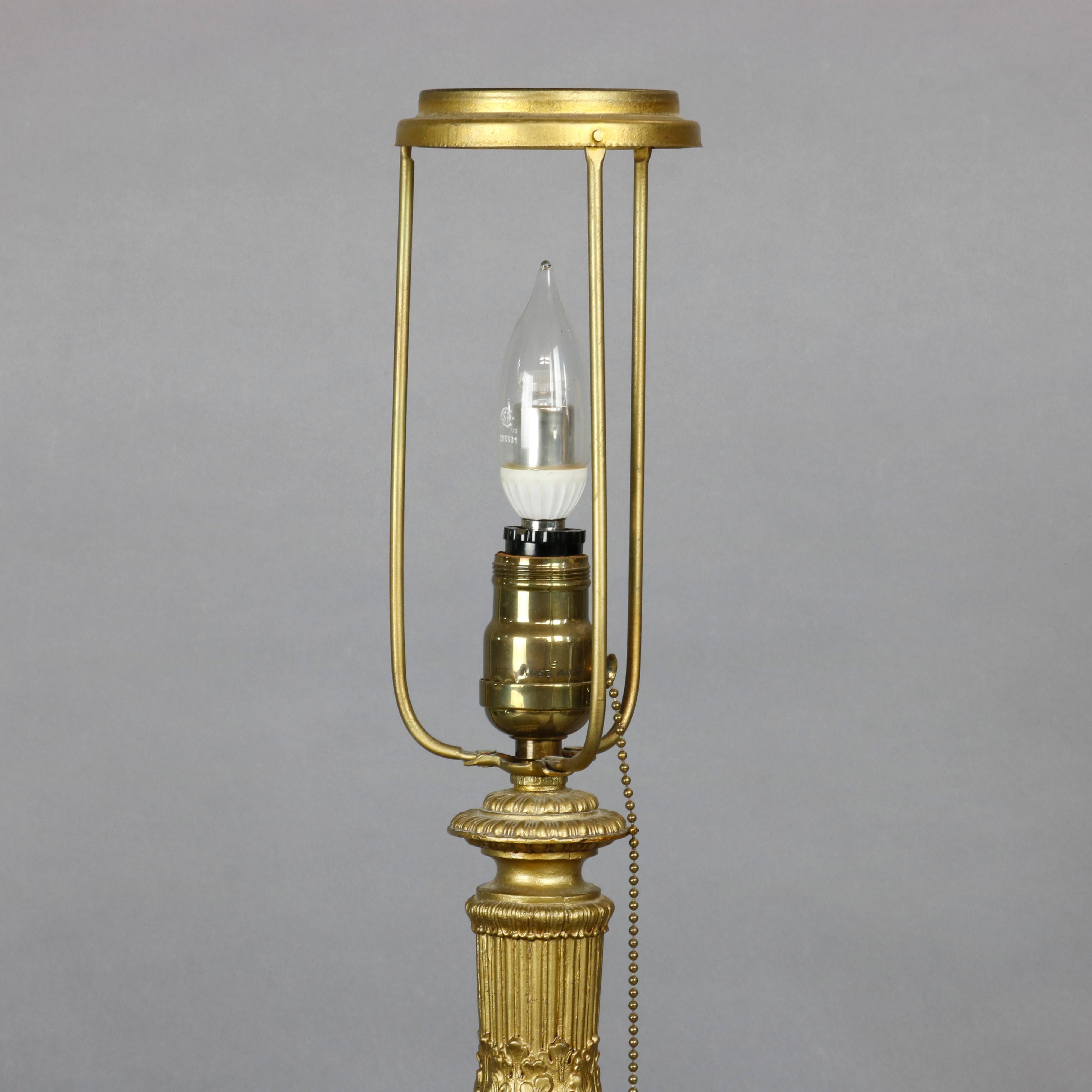Métal Paire de lampes Miller Glass Co à deux tons:: en verre laitier et métal doré:: pour paysages scéniques