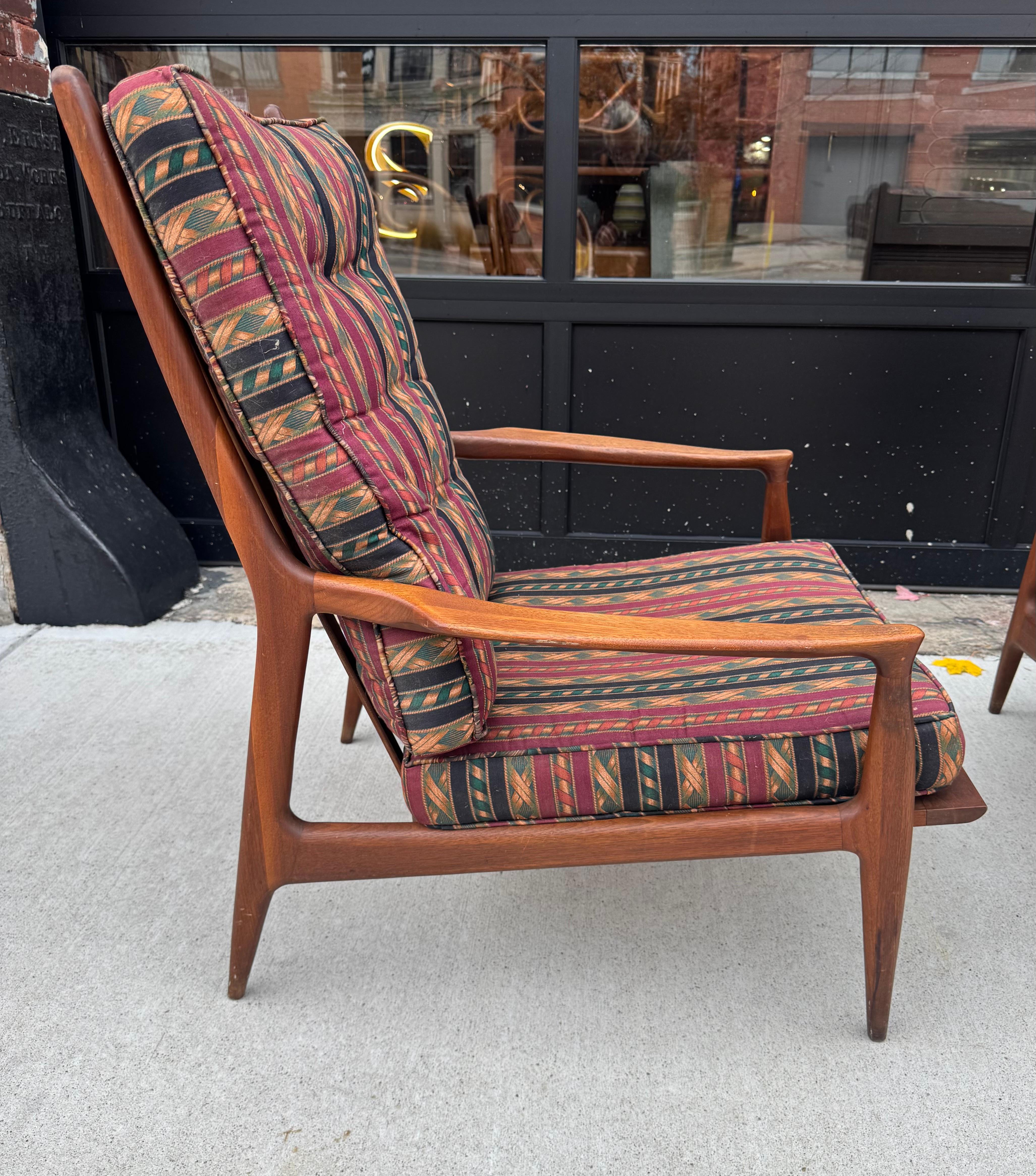 Metà XX secolo Coppia di sedie Milo Baughman Archie / Noce scolpito - Design classico di metà secolo in vendita