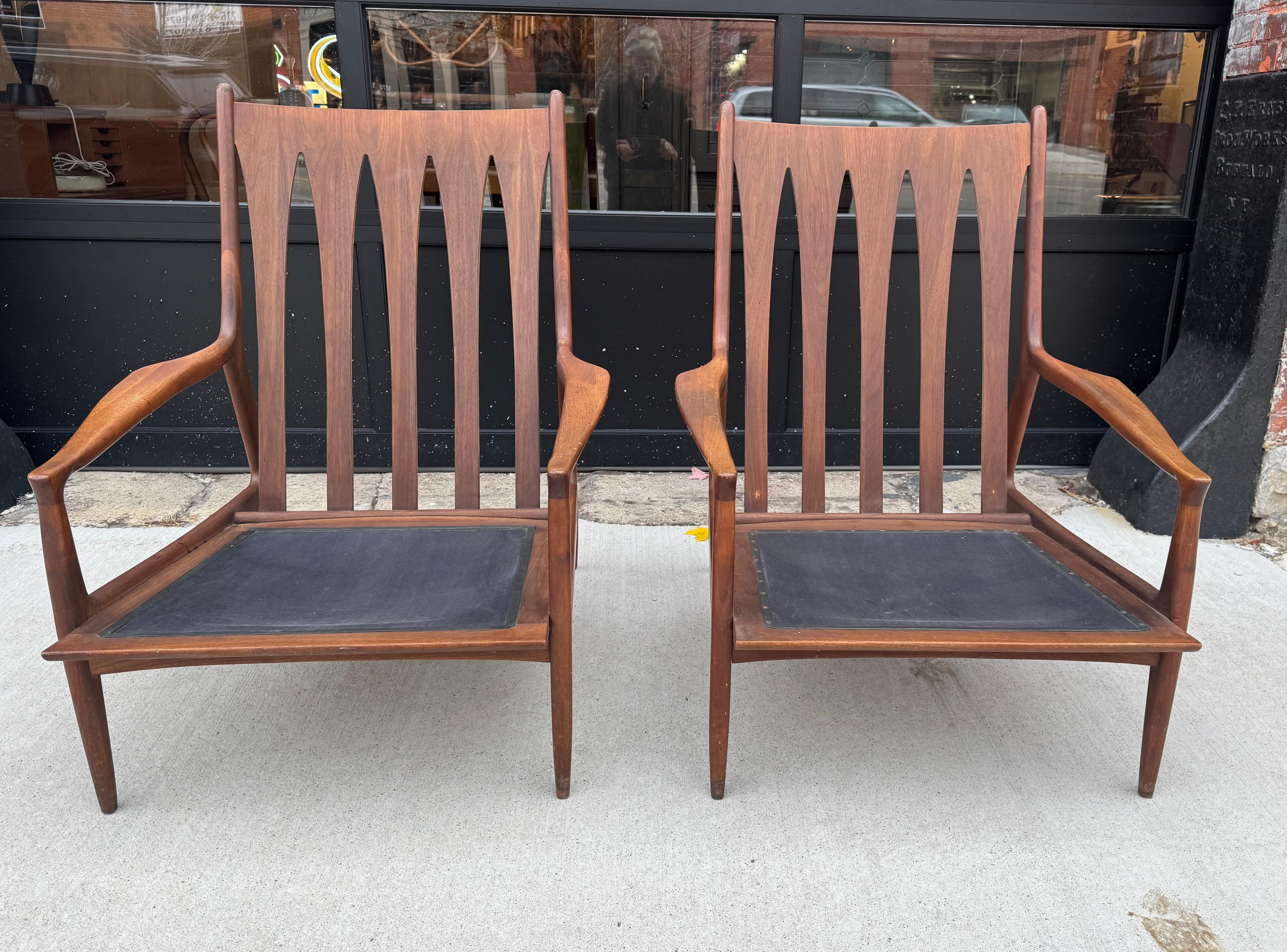 Coppia di sedie Milo Baughman Archie / Noce scolpito - Design classico di metà secolo in vendita 1