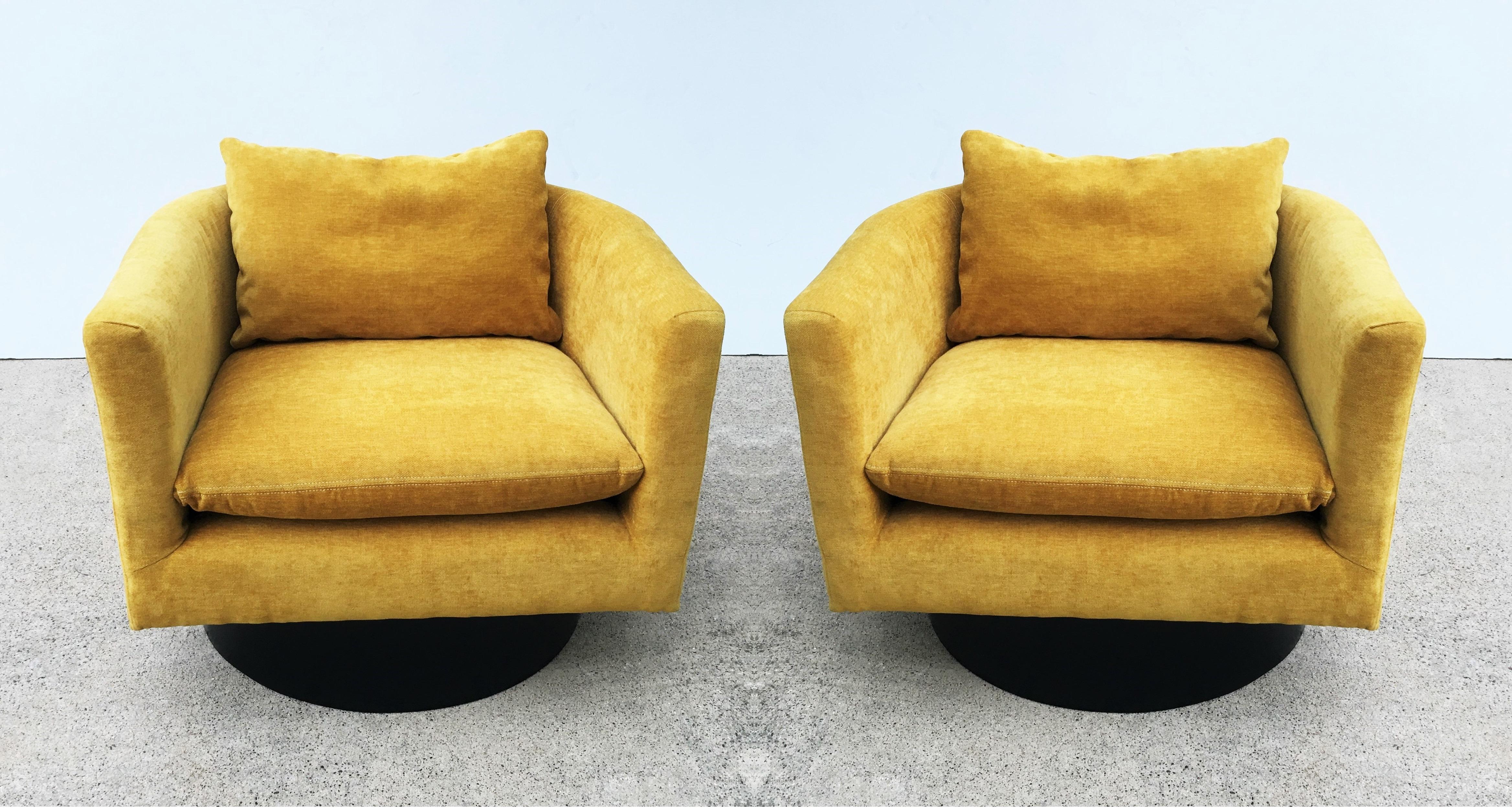 Handsome pair of very unusual swivel chairs designed by Milo Baughman, circa 1960s. One of the leading modern furniture designers of the twentieth century. His furniture is the epitome of good design. Enjoy luxurious comfort as you lounge in the