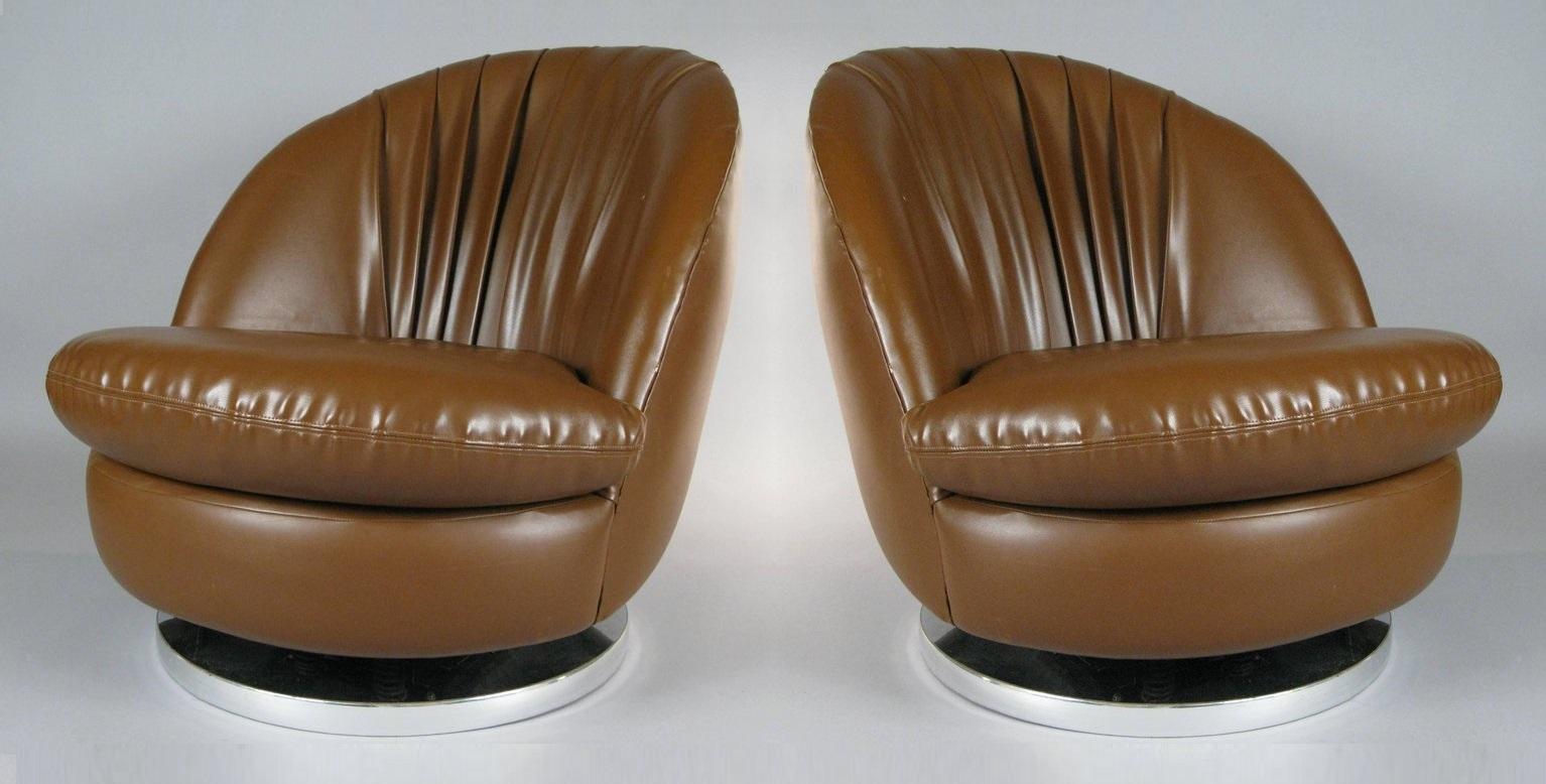 Mid-Century Modern Pair of Milo Baughman Brown Tilt and Swivel Lounge Chairs