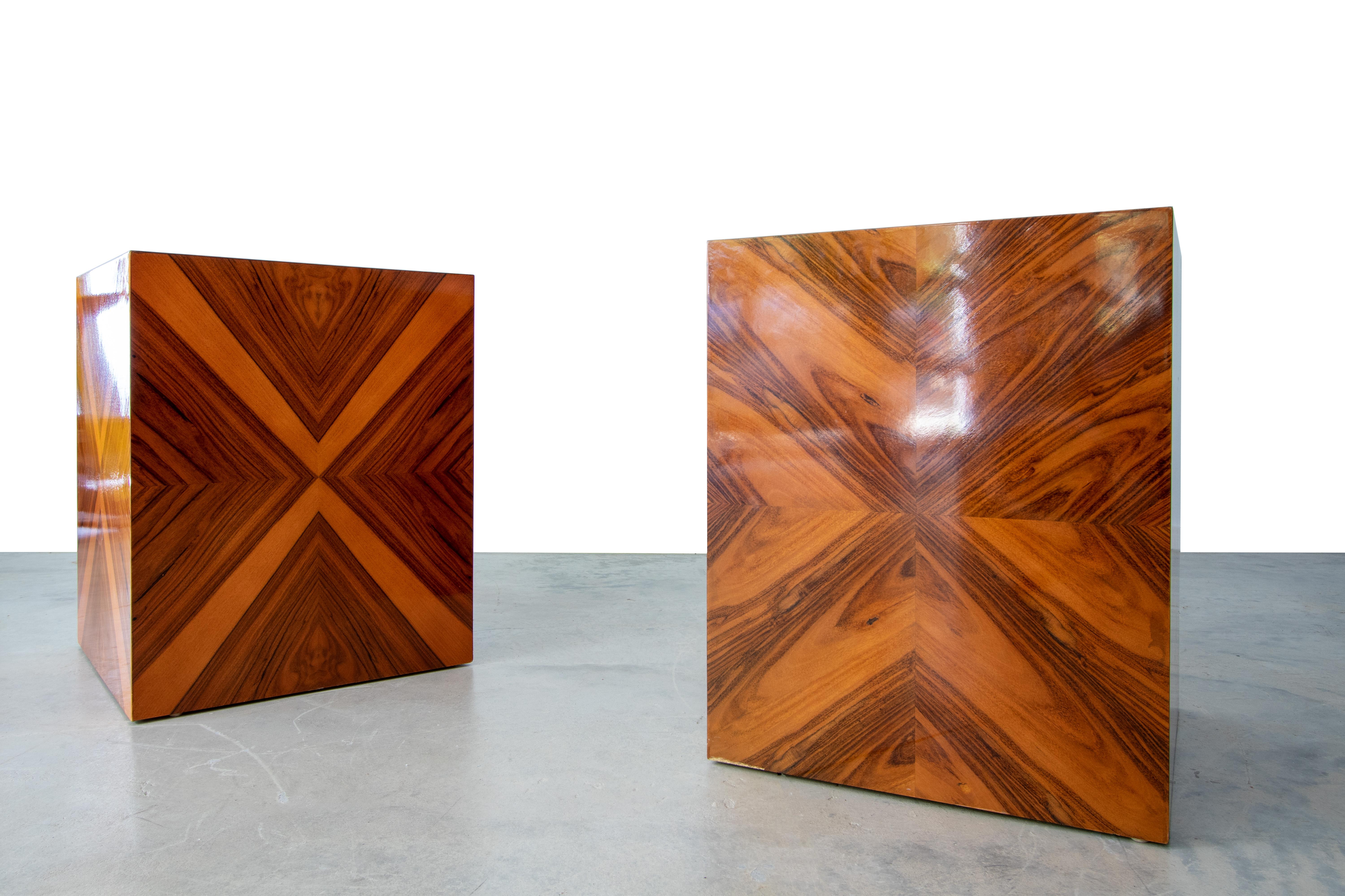 Pair Milo Baughman for Thayer Coggin Exotic Rosewood Veneer Pedestal Side Tables In Good Condition In St.Petersburg, FL