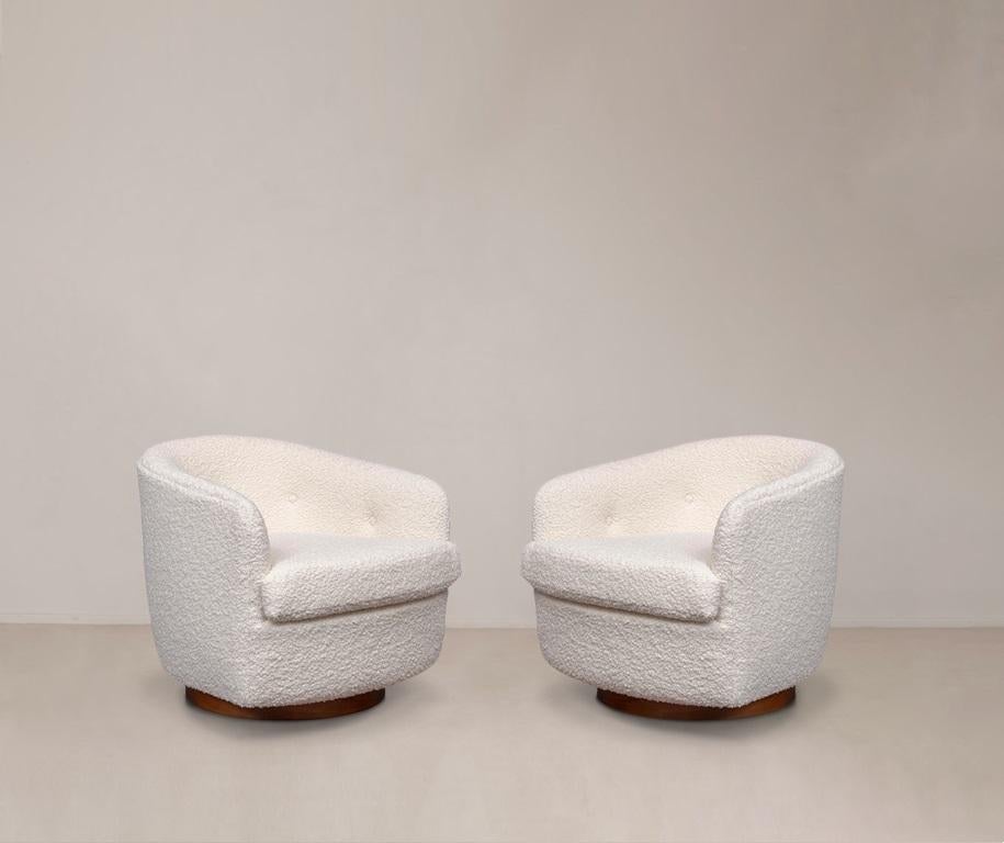 Mid-Century Modern Pair Milo Baughman for Thayer Coggin Swivel Chairs For Sale