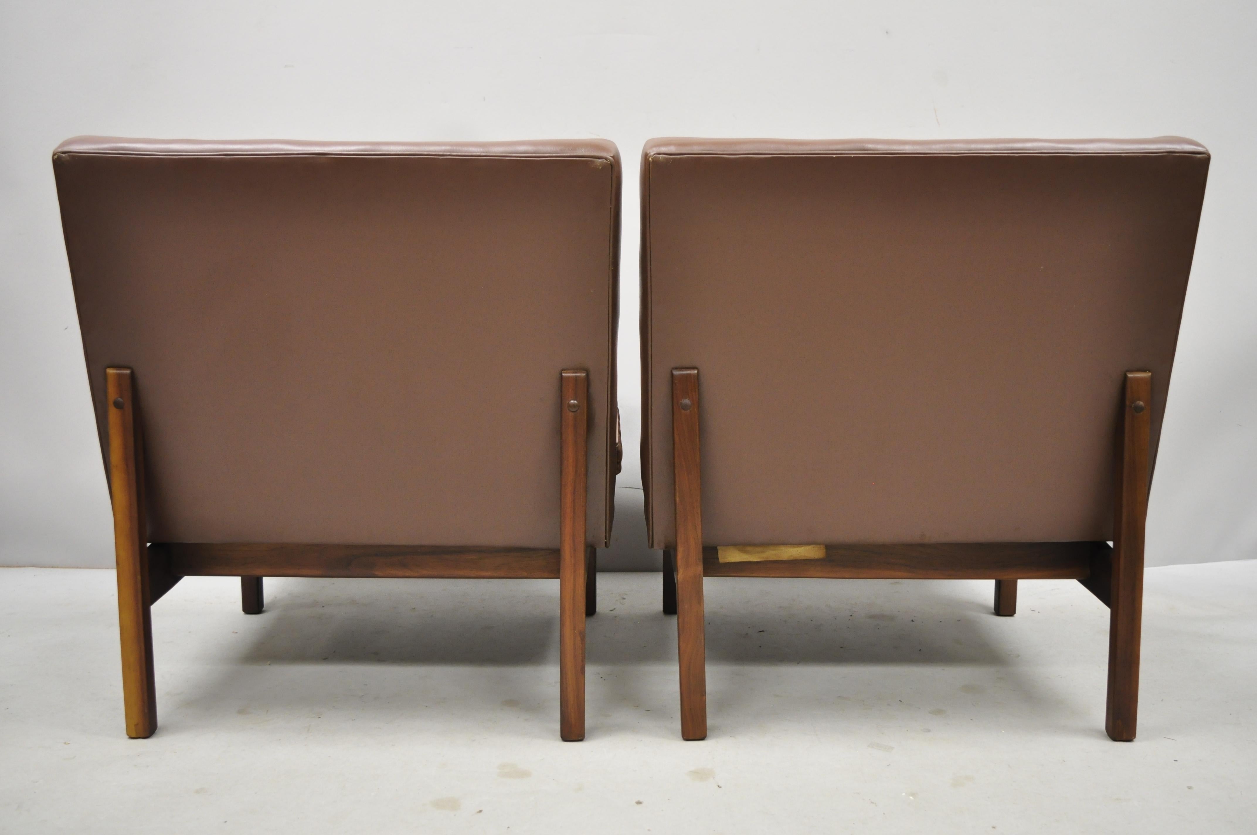 Pair of Milo Baughman for Thayer Coggin Teak and Vinyl Slipper Lounge Chairs In Good Condition In Philadelphia, PA