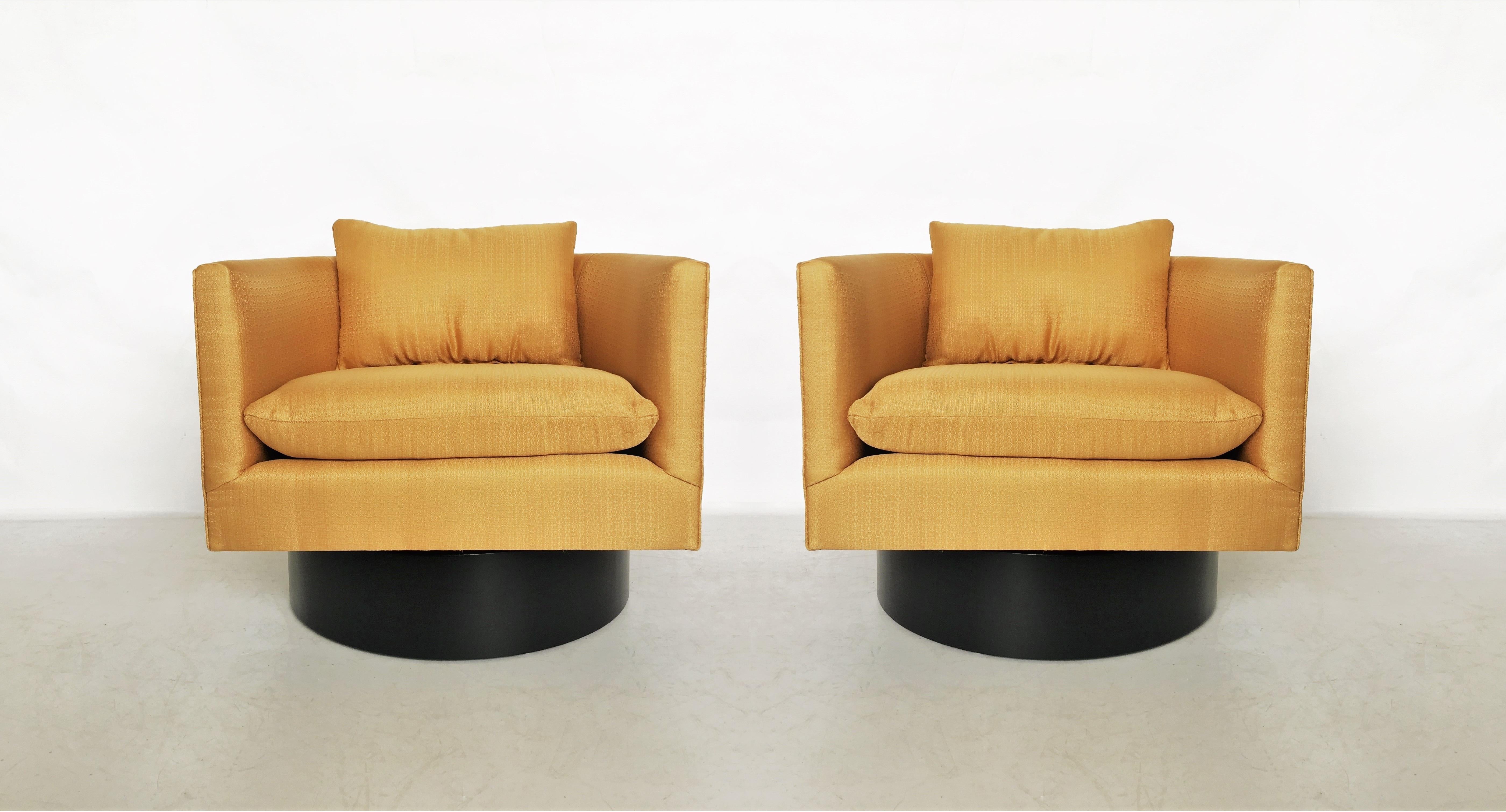 Mid-Century Modern Pair of Milo Baughman Modern Barrel Back Swivel Chairs