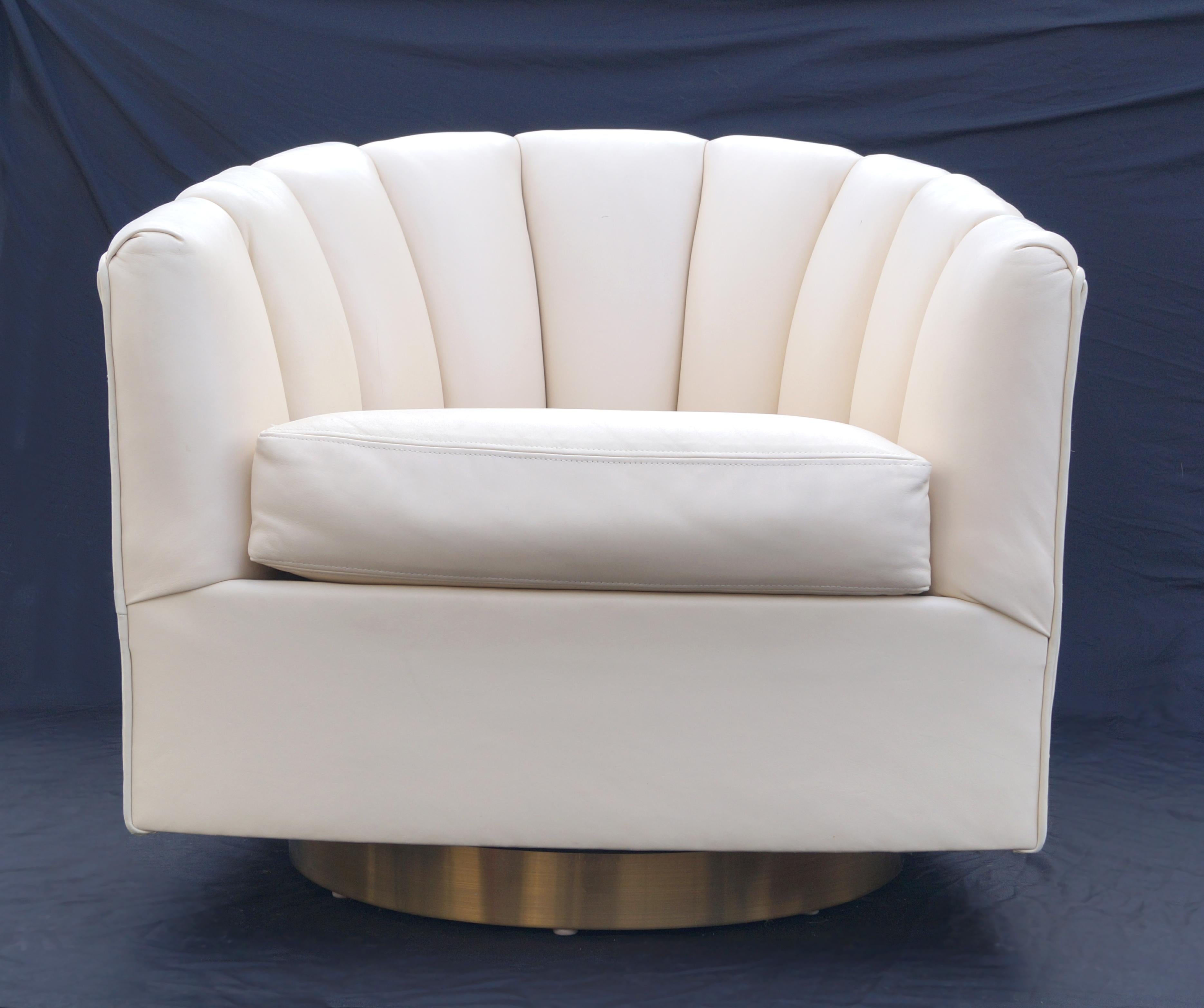Pair Milo Baughman Style Brass Base Swivel Lounge Chairs In Good Condition For Sale In Wayne, NJ