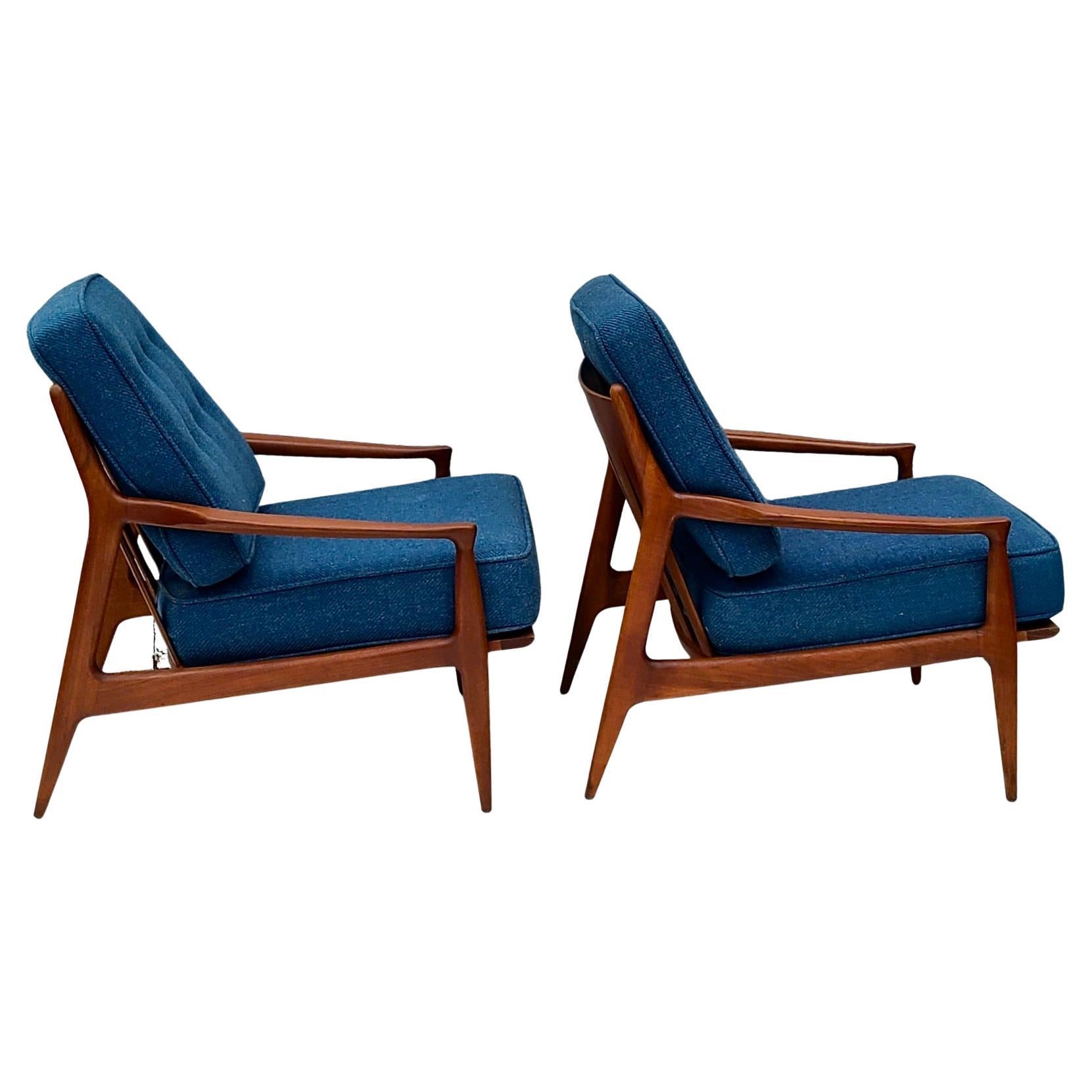 Mid-20th Century Pair Milo Baughman Thayer Coggin Archie Low Lounge Chairs Walnut Open Arm For Sale