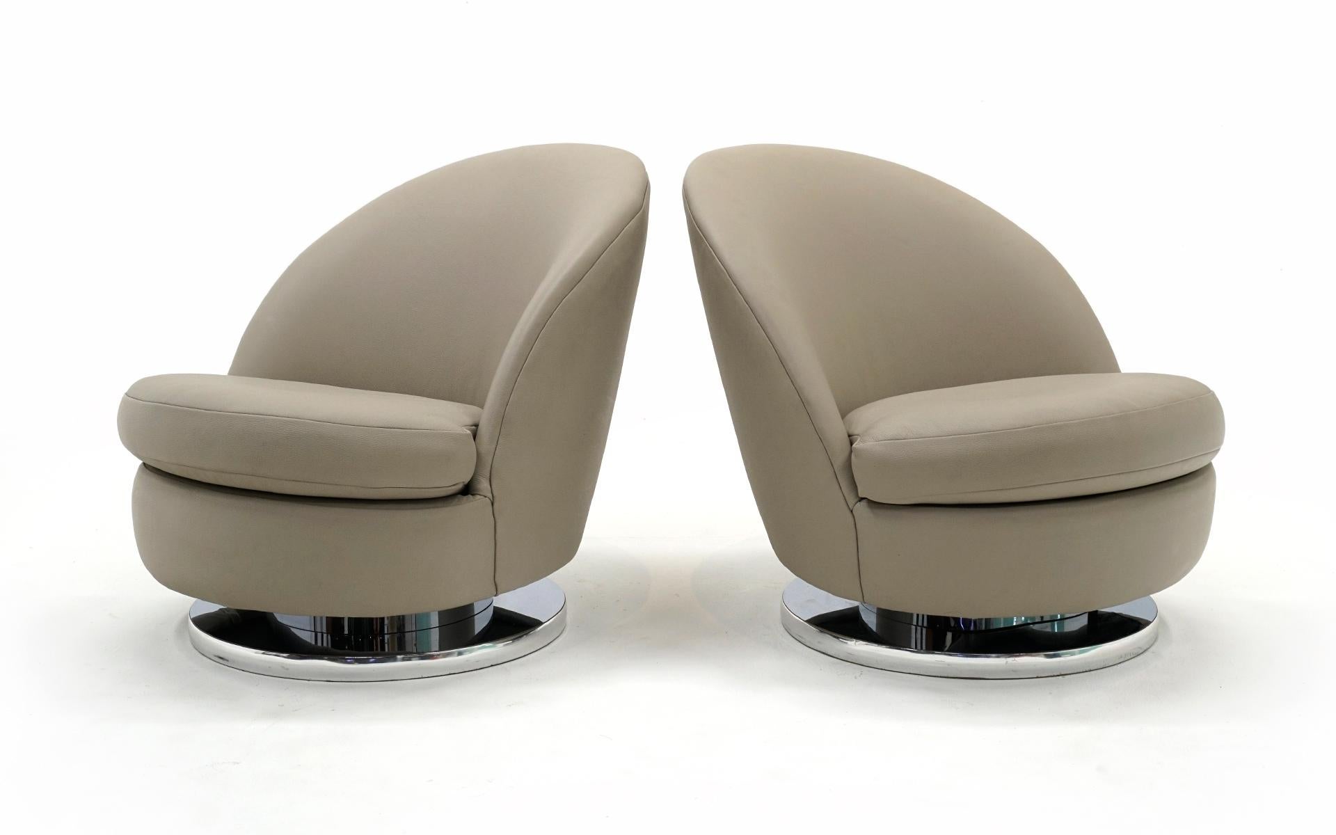 Mid-Century Modern Pair Milo Baughman Tilt Swivel Chairs for Thayer Coggin, Gray Leather & Chrome