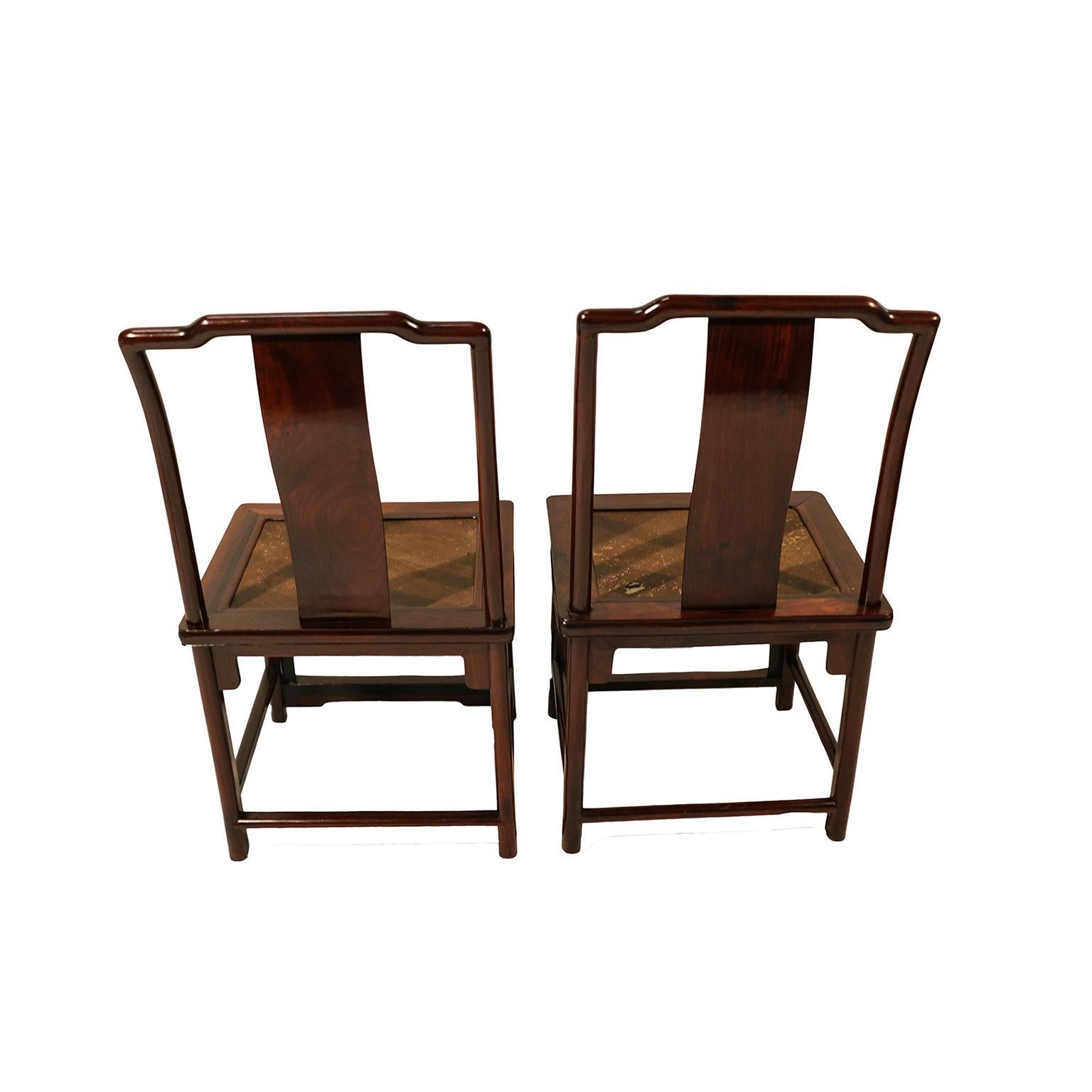 Menuiserie Paire de chaises chinoises du XIXe siècle de style Dynasty Ming
