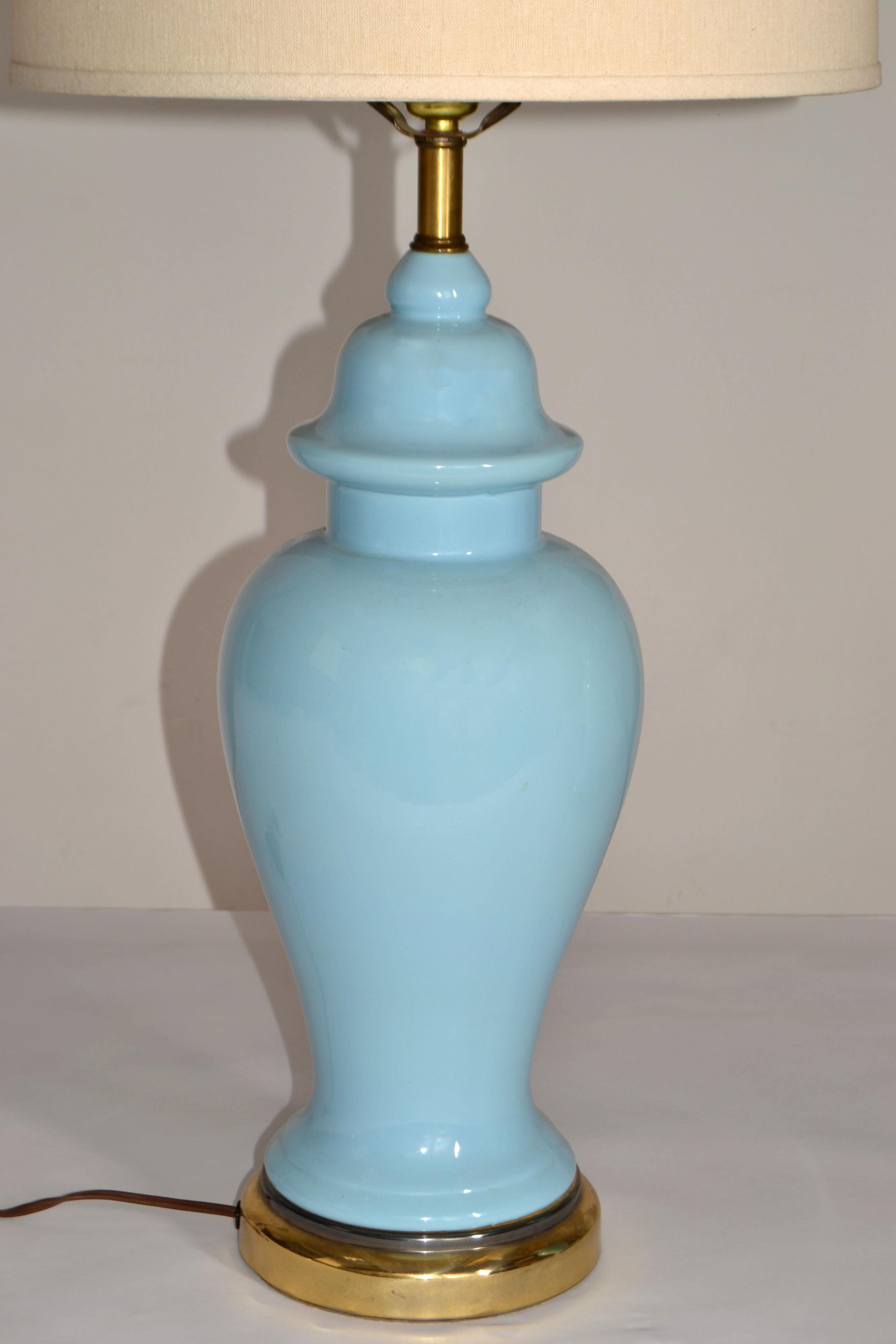 Paire de lampes de table en porcelaine bleue émaillée et laiton, style Ming Ming, 1950, USA en vente 5