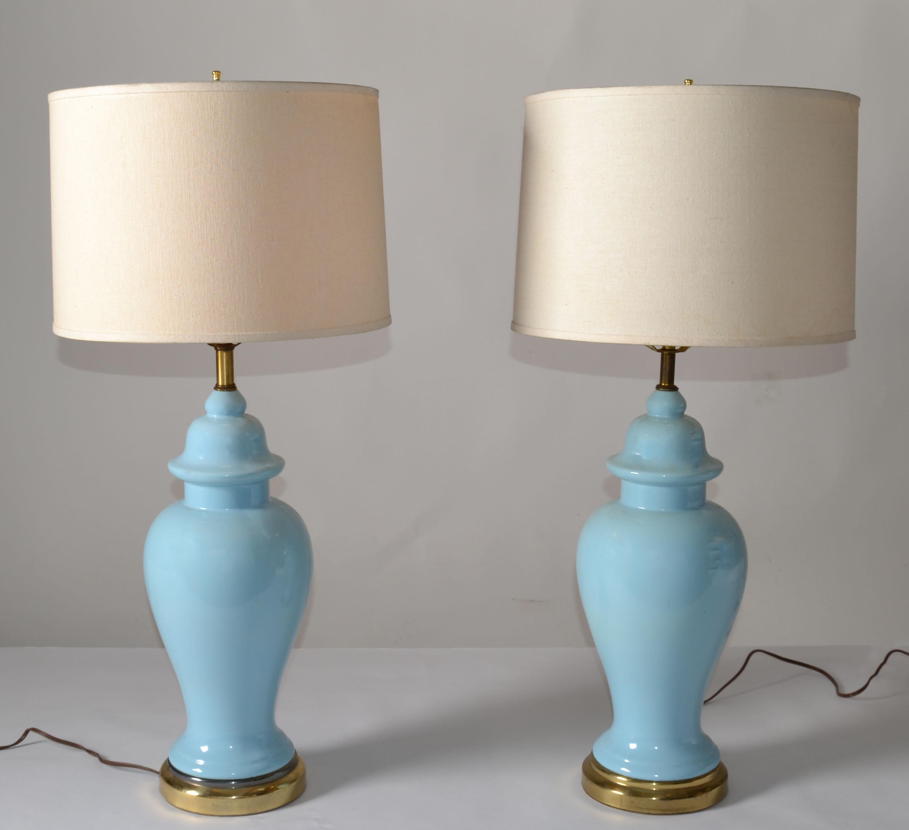 Paire de lampes de table en porcelaine bleue émaillée et laiton, style Ming Ming, 1950, USA en vente 10