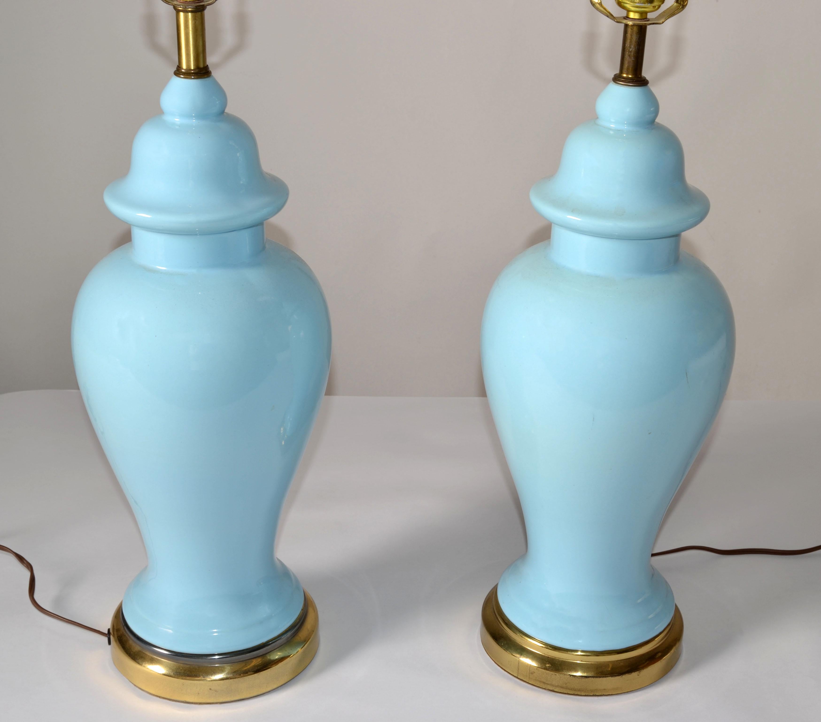 Paire de lampes de table en porcelaine bleue émaillée et laiton, style Ming Ming, 1950, USA en vente 1