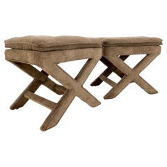 Paire de bancs à base en X tapissés de velours Mocha de Billy Hains, état d'origine menthe