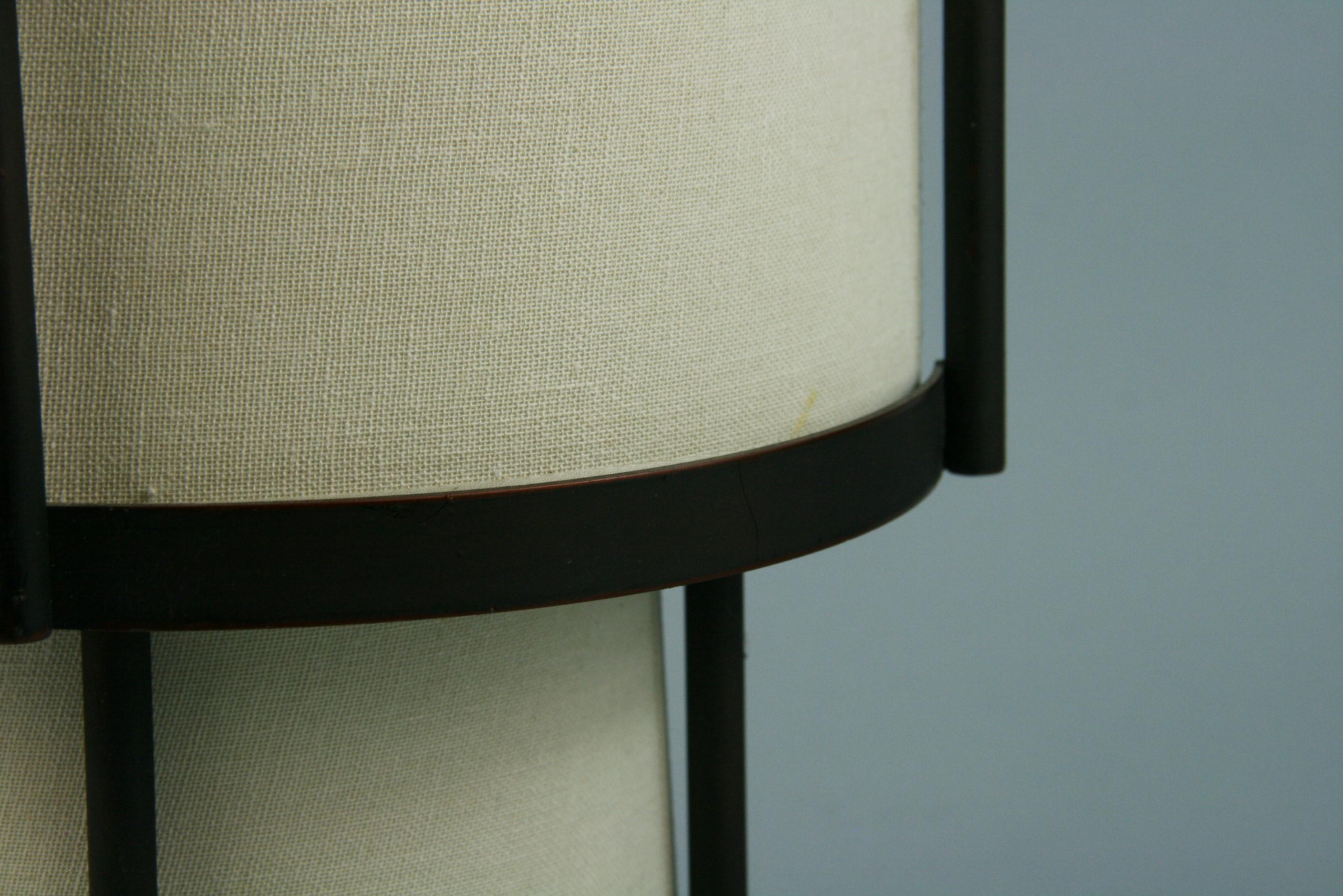 Fine XX secolo Coppia di lampade moderne a 3 luci con paralume in metallo e tessuto in vendita