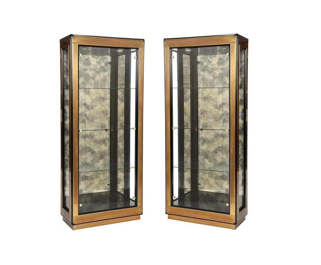 Mid-Century Modern Paire de vitrines modernes en laiton et laque noire de Mastercraft en vente