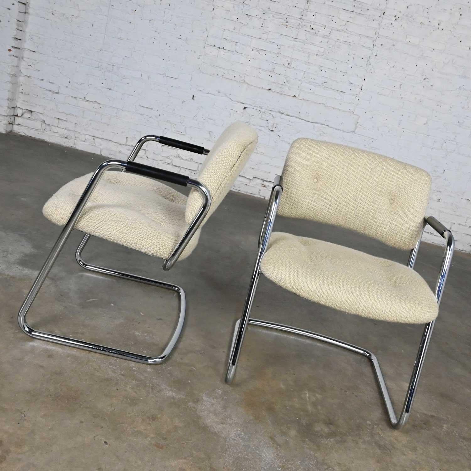 Par de Sillas Cantilever Modernas Cromadas Hopsacking Avena Steelcase Modelo 421 482 Moderno en venta