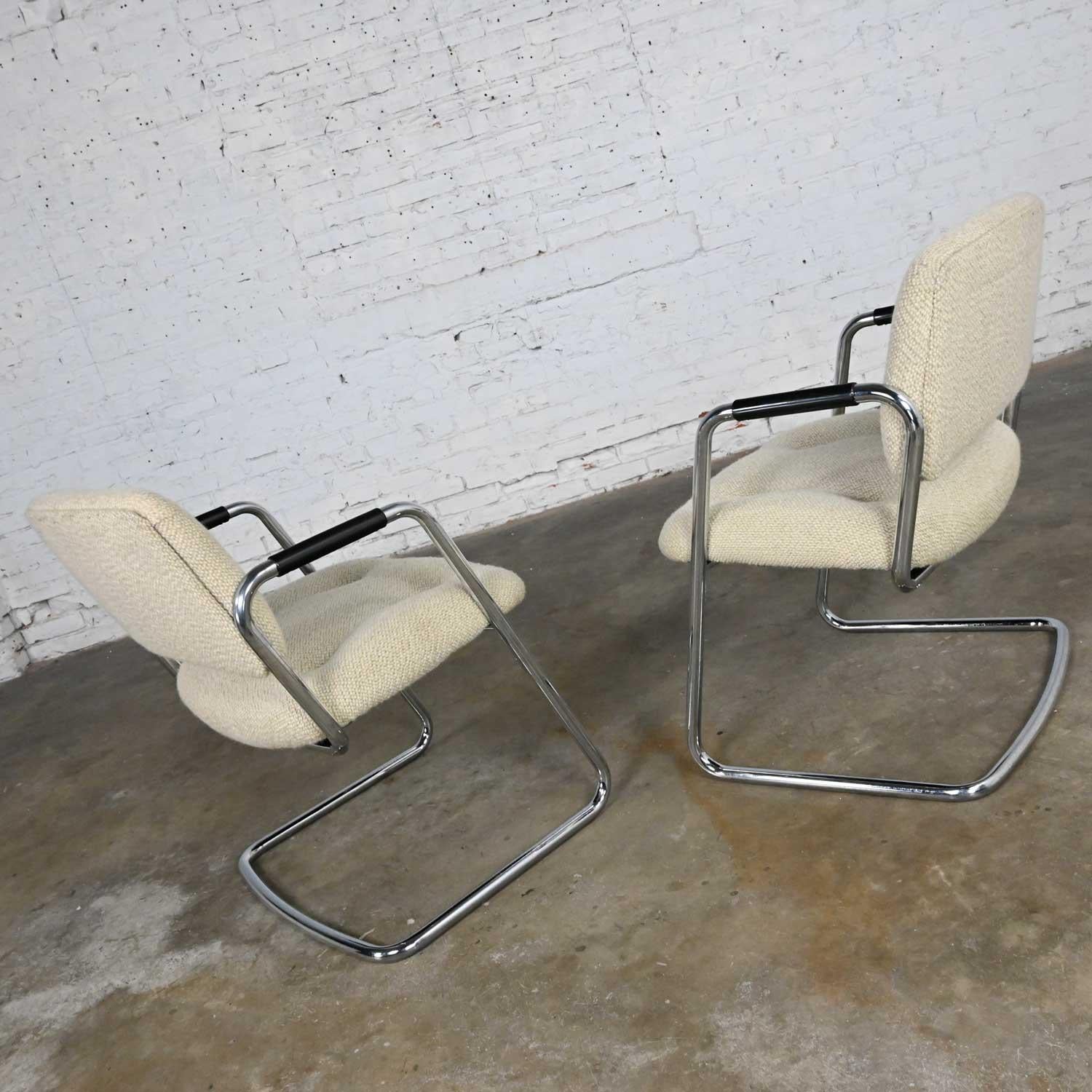 20th Century Pair Modern Chrome Cantilever Chairs Oatmeal Hopsacking Steelcase Model 421 482 For Sale