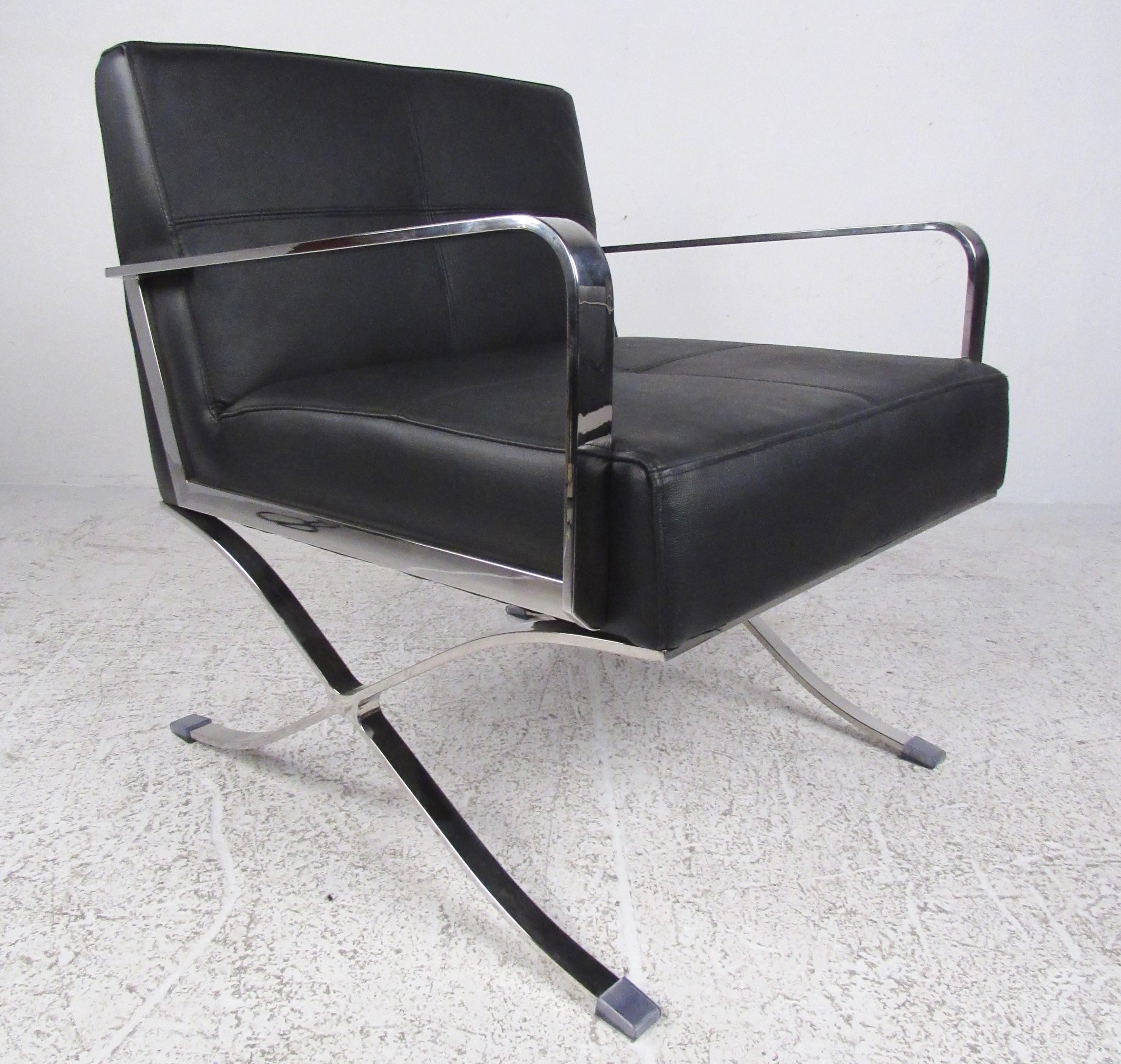 Pair of Modern Club Chairs with X Frame Base For Sale 4