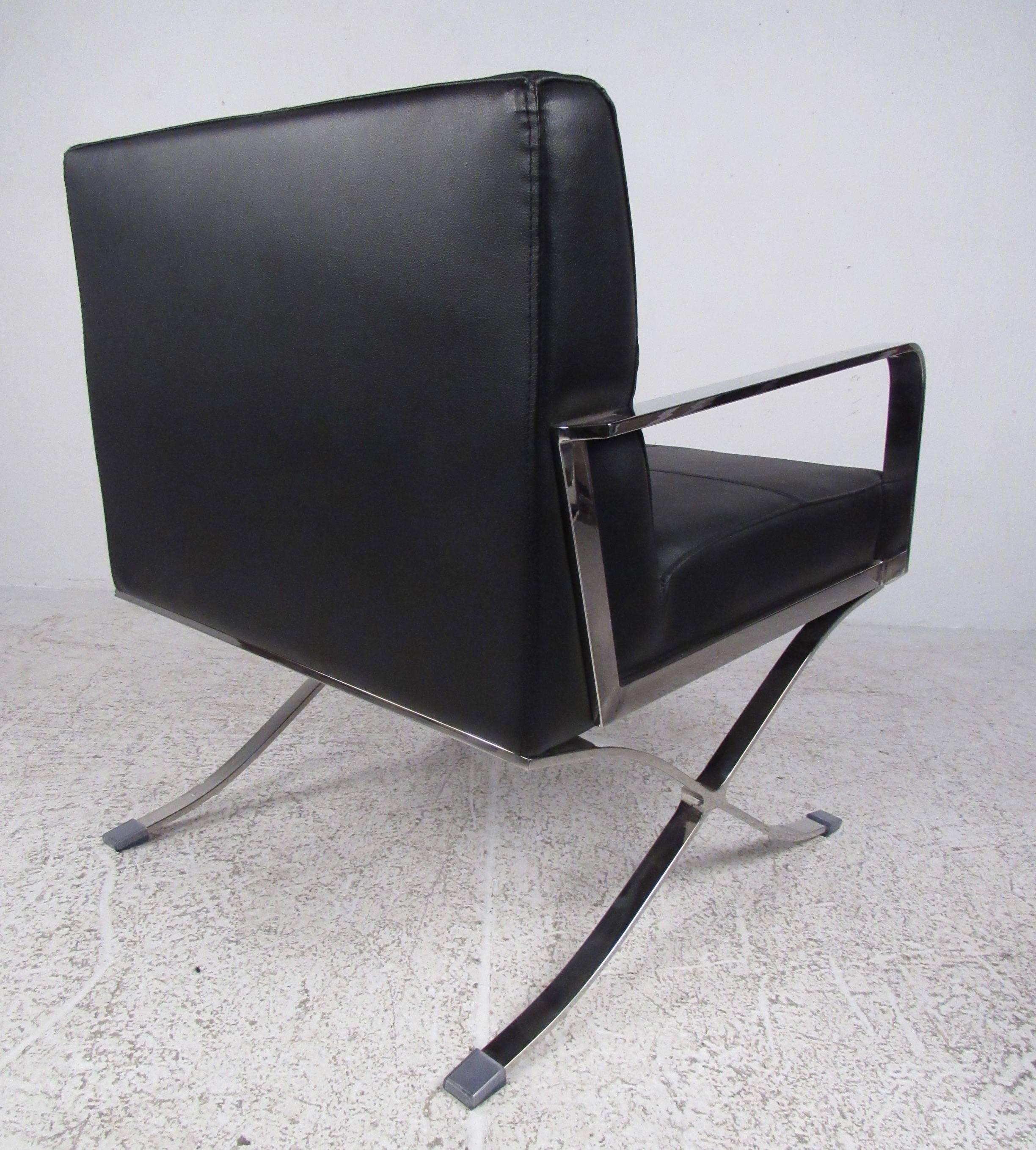 Pair of Modern Club Chairs with X Frame Base For Sale 5