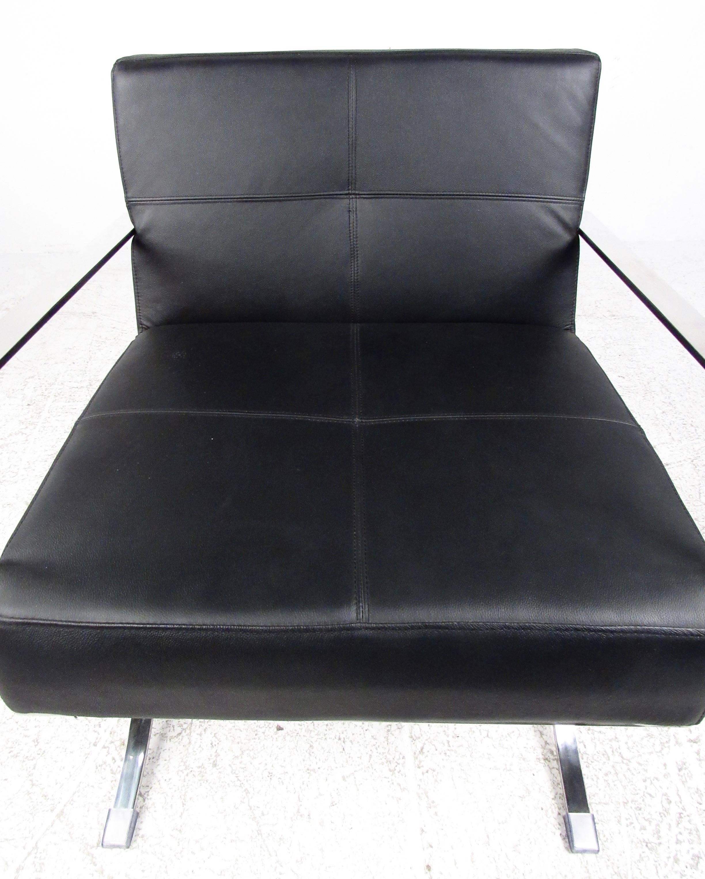 Pair of Modern Club Chairs with X Frame Base For Sale 2