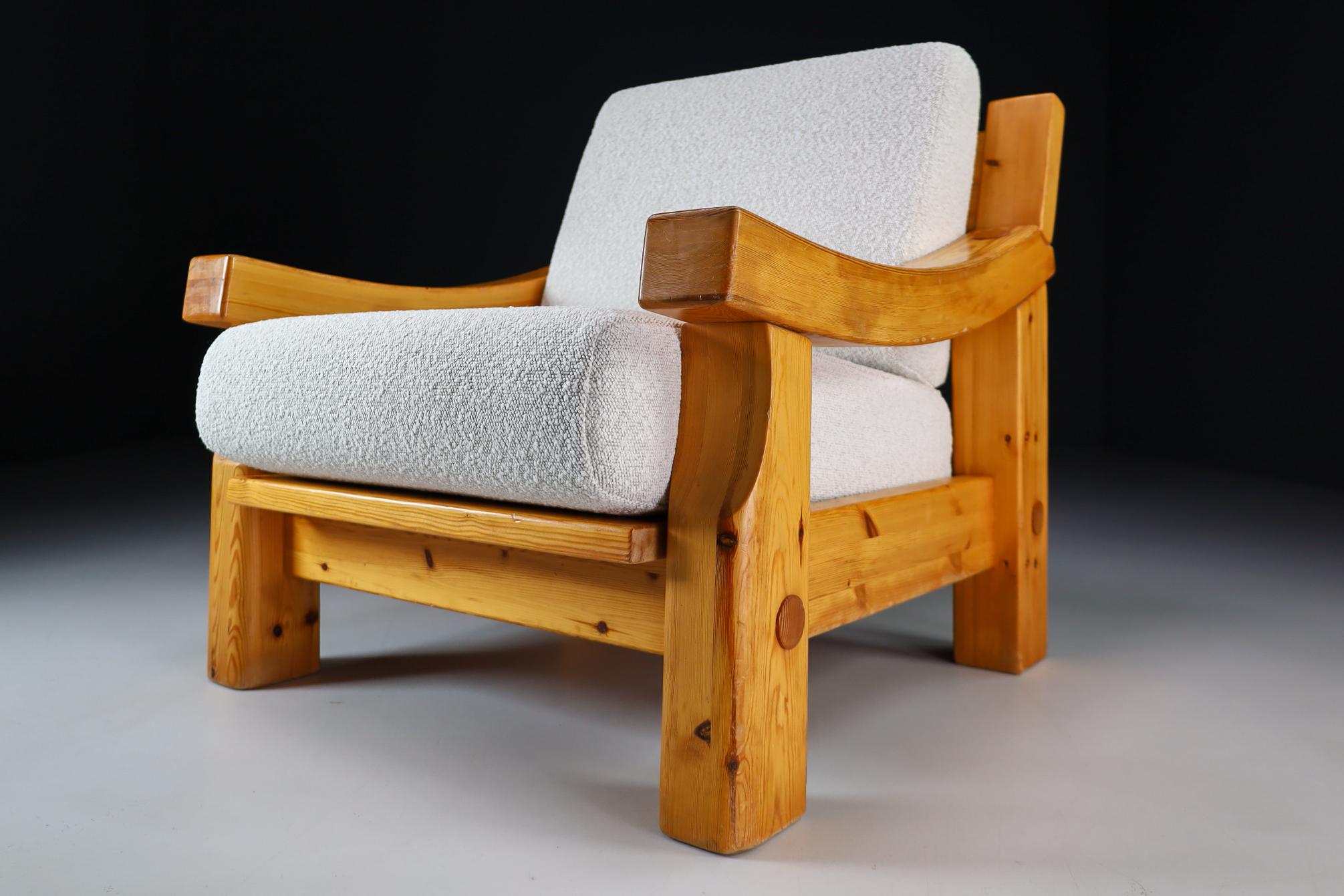 Pair Modern French Lounge Chairs in Solid Pine and Bouclé Wool Cushions 1970s 1