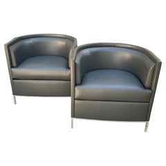 Paar moderne graue High-End-Stühle aus Leder und Chrom von Martin Brattud/Steve Chase