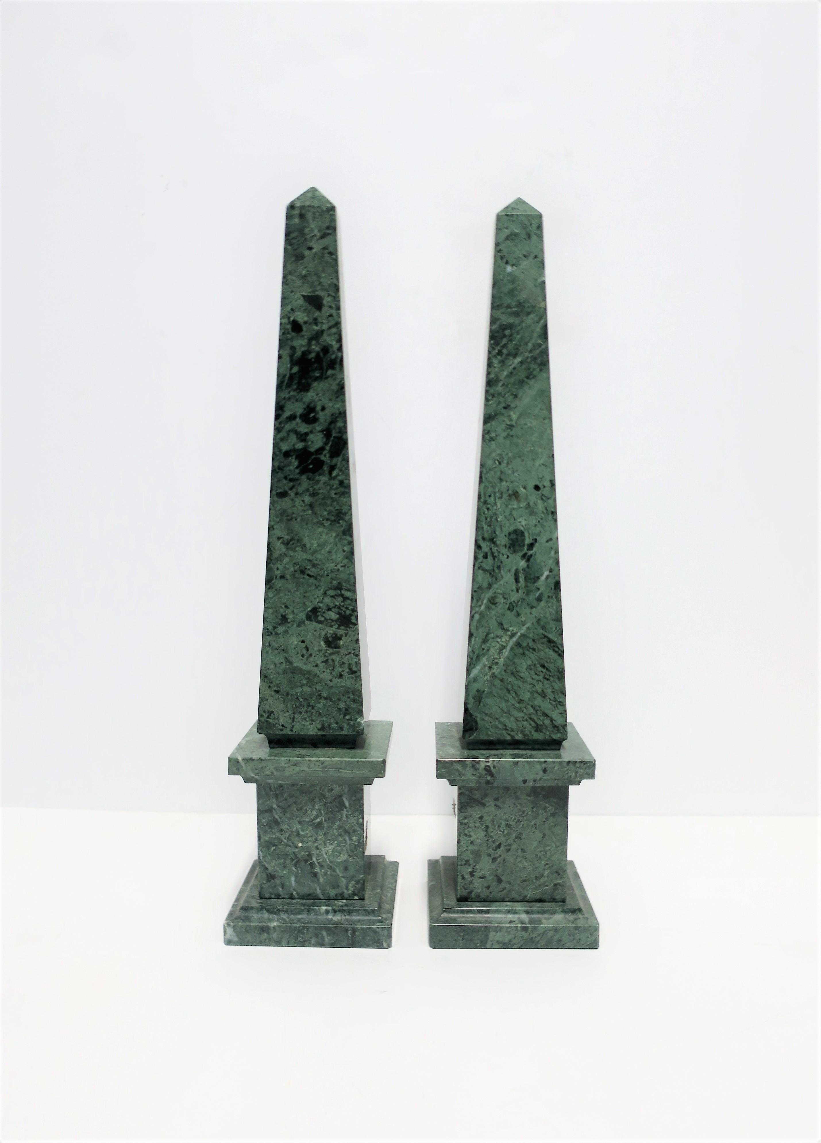 Modern Italian Green and White Marble Obelisks In Good Condition In New York, NY