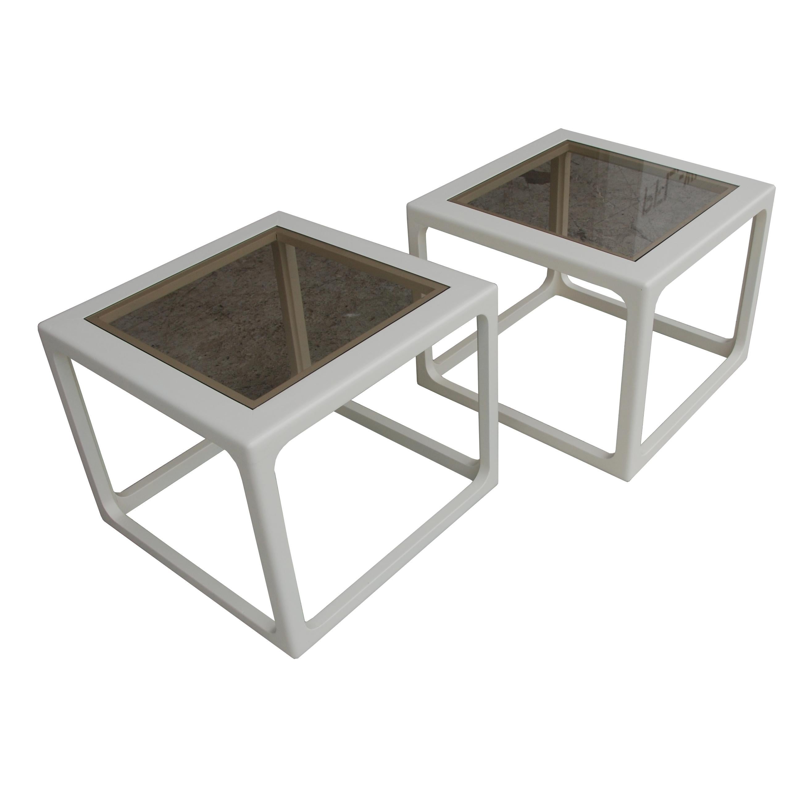 Pair of Modern Lacquered Side Tables In Good Condition For Sale In Pasadena, TX