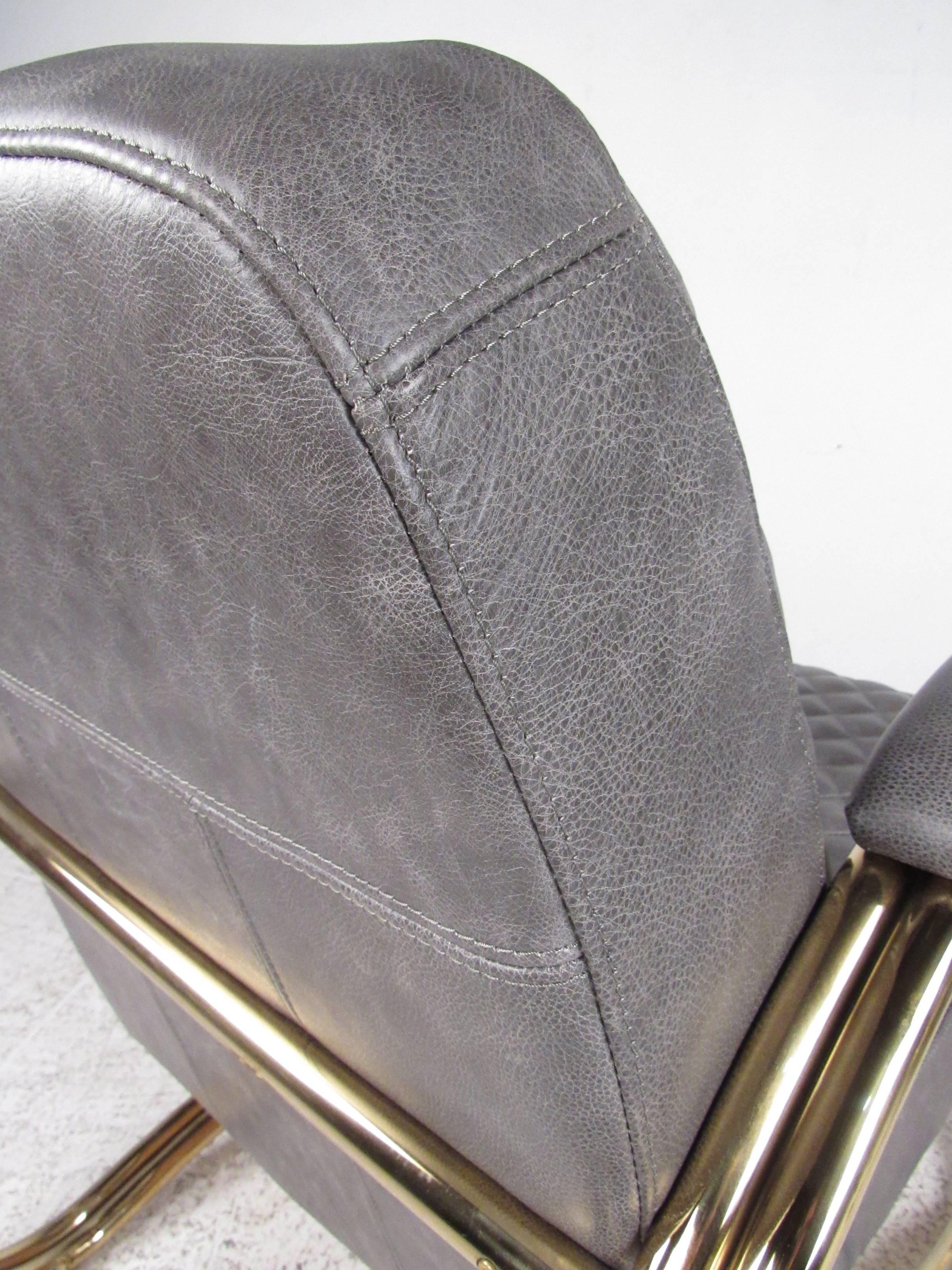 Pair of Modern Leather Lounge Chairs For Sale 2