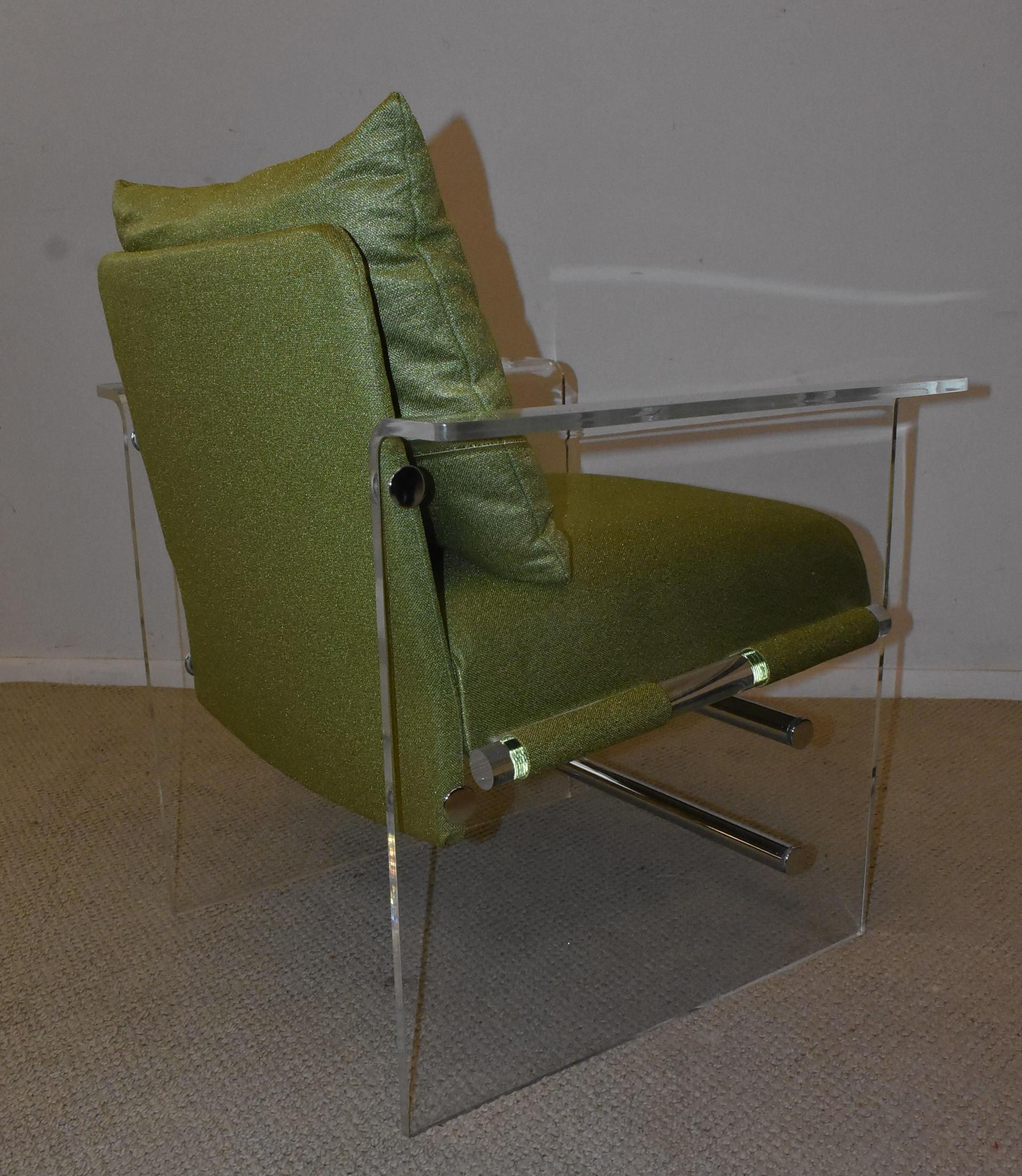 Moderne Paire de fauteuils club modernes en lucite et chrome par Pace en vente