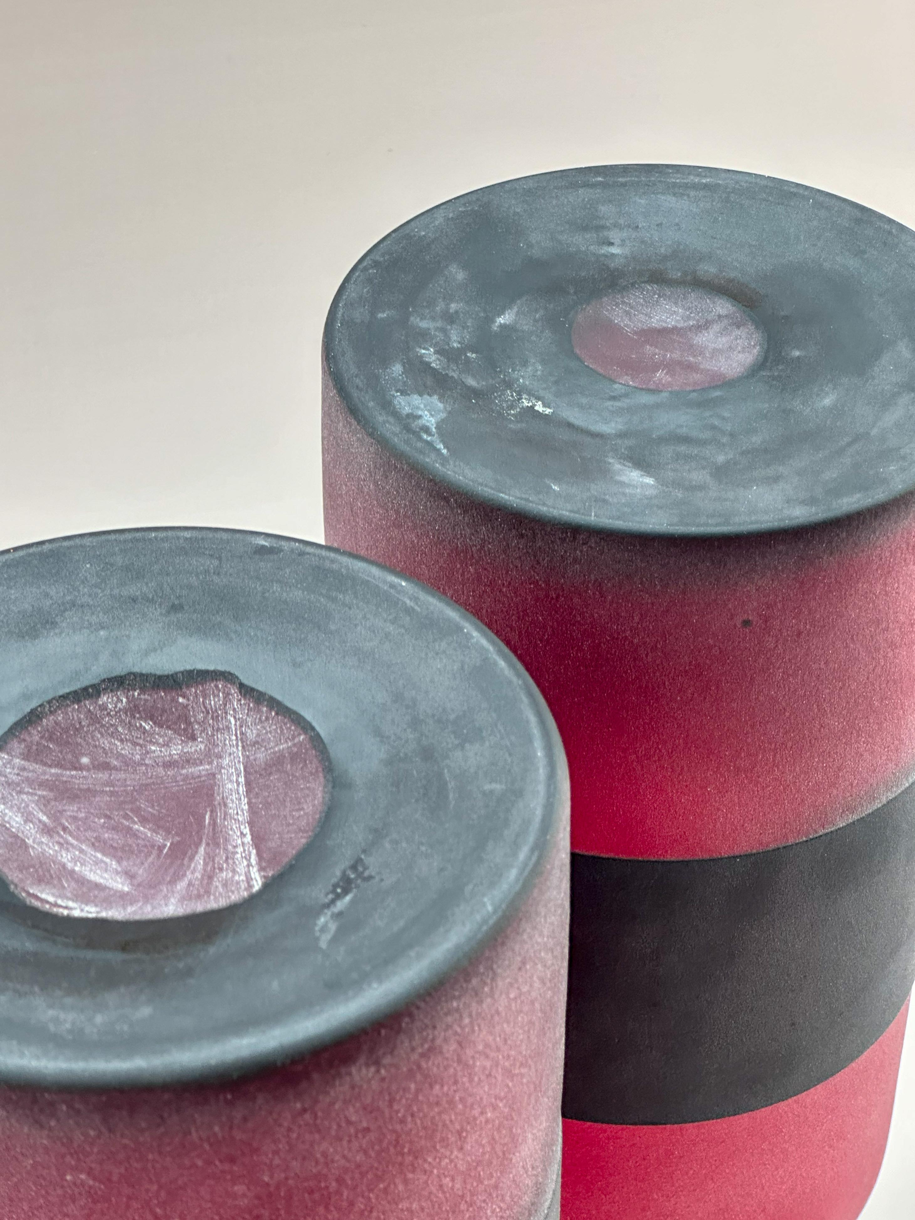 20ième siècle Paire de bouteilles modernes en verre rouge de Murano, attribuées à Cenedese, Italie, 1990 en vente