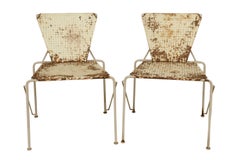 Paire de chaises modernes en métal percé avec finition rustique