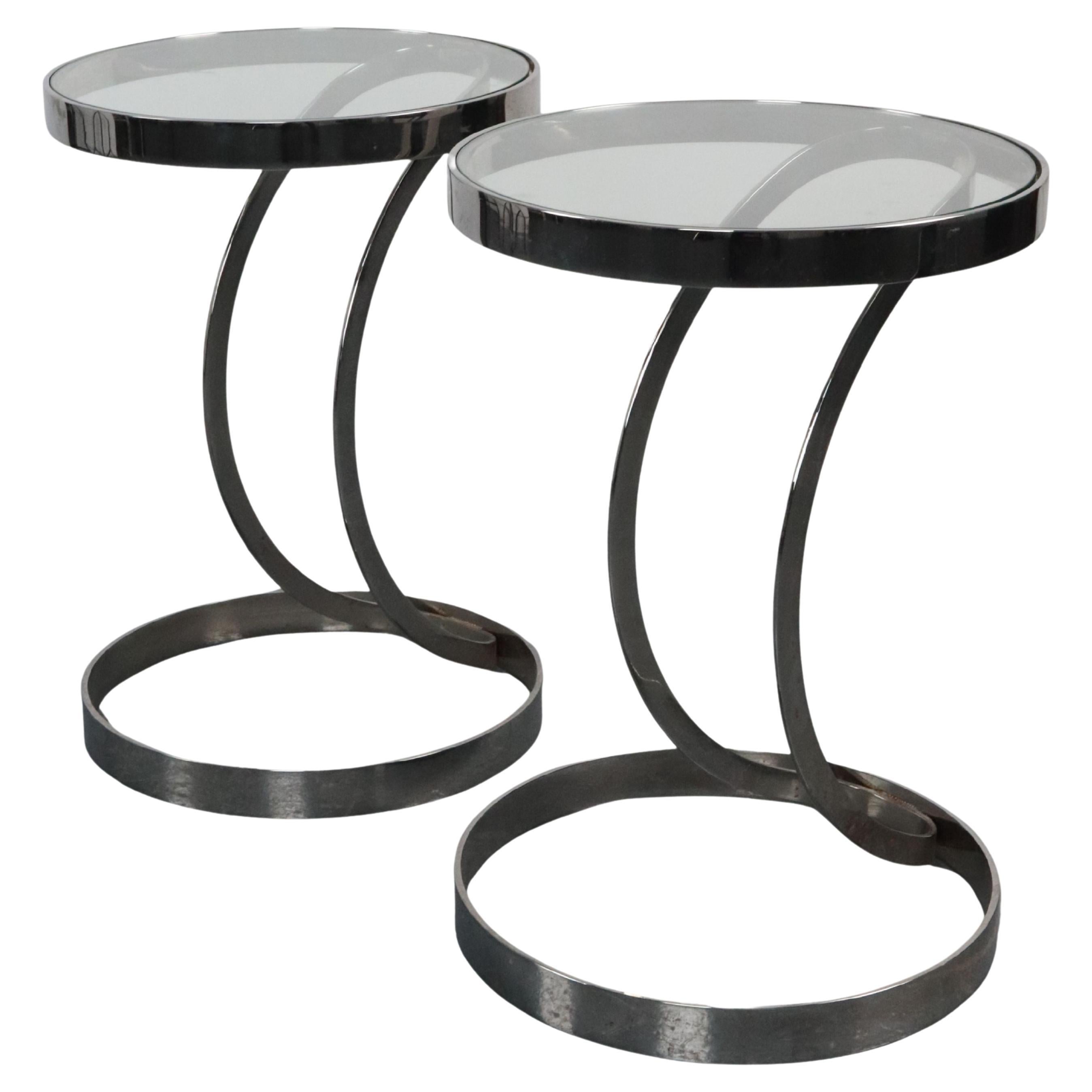 Moderne runde Glas-Chrom-Akzenttische, Paar im Angebot