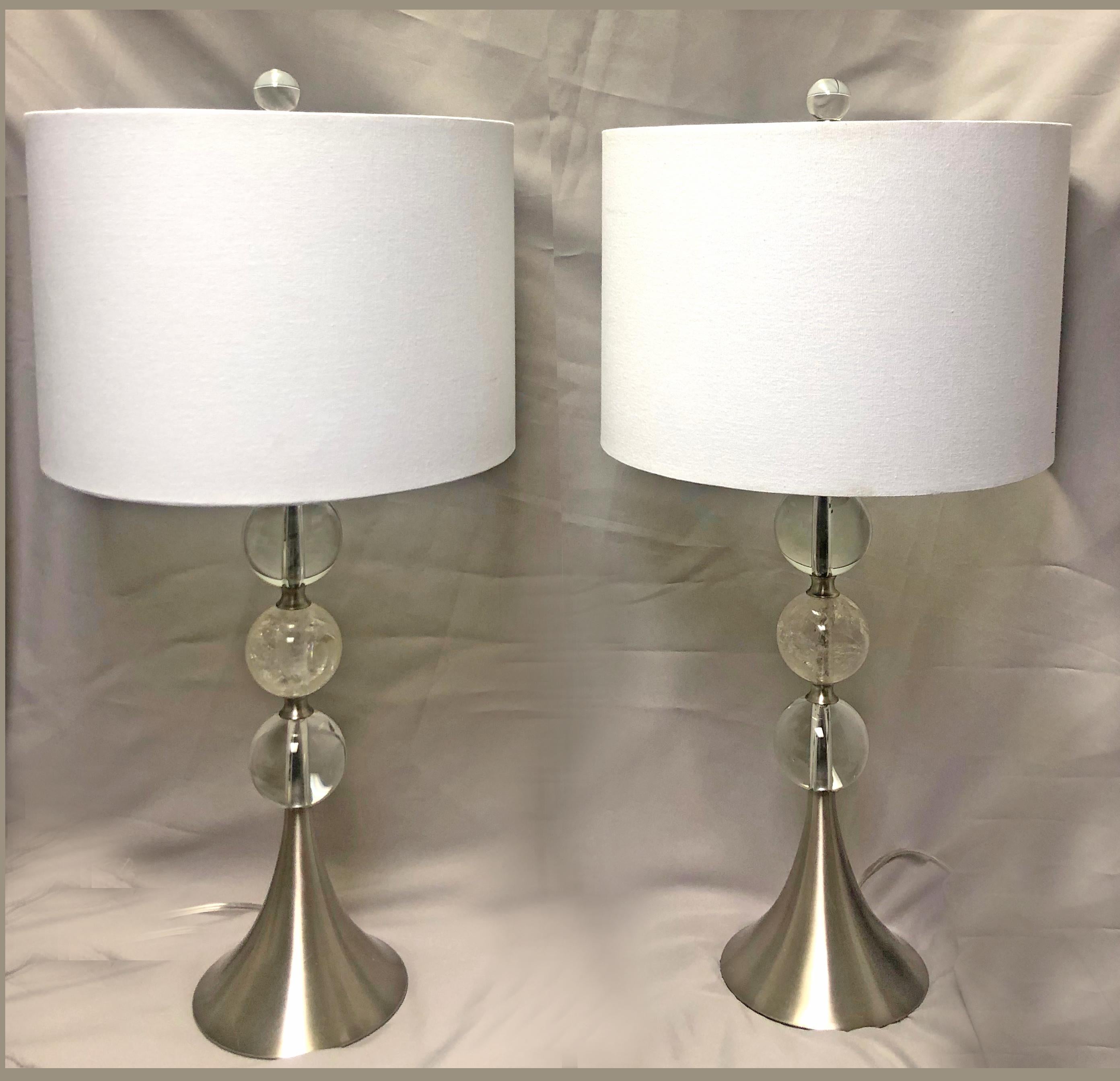 Americano Coppia di lampade in cristallo e cristallo di rocca in stile moderno in vendita