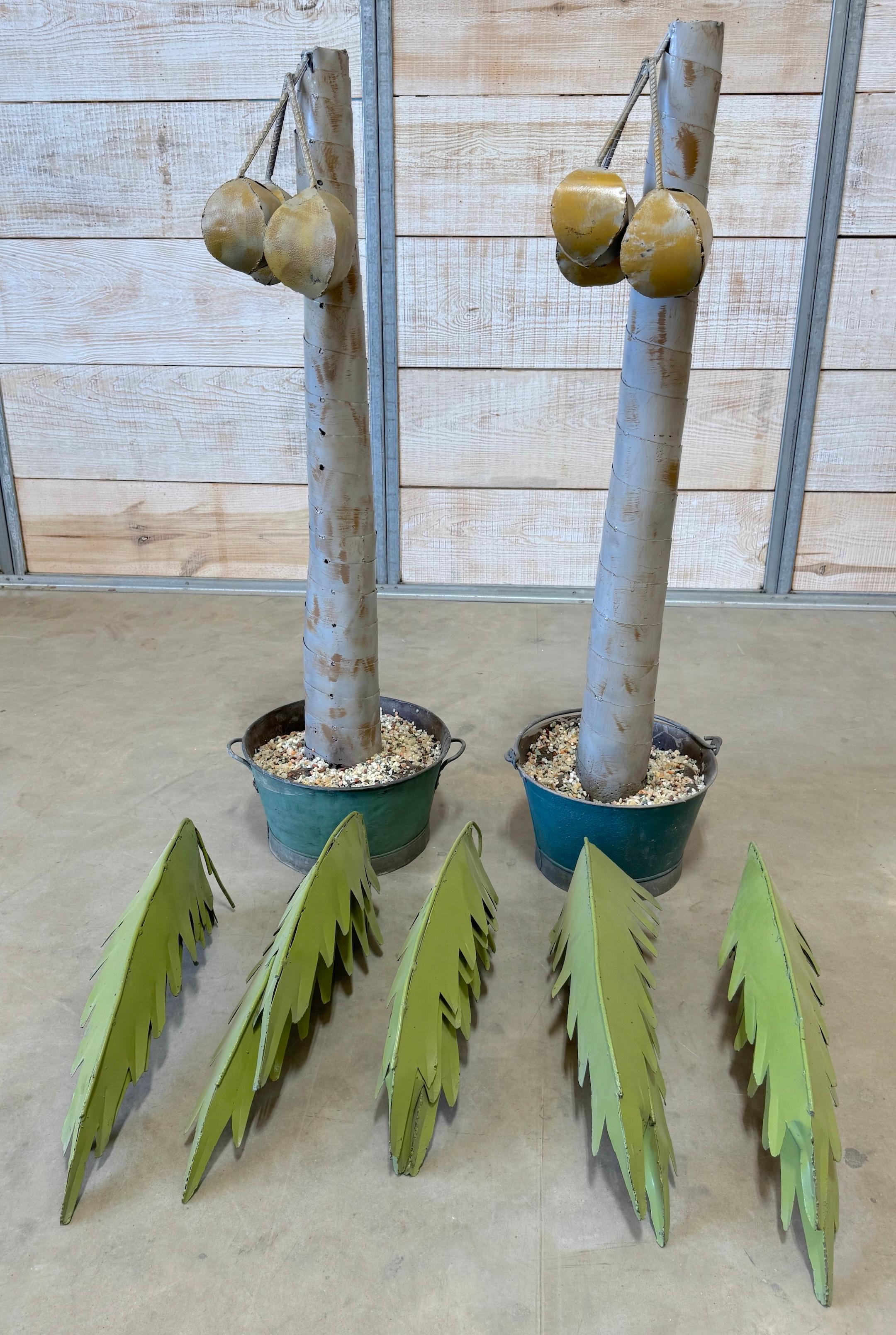 Pareja de esculturas Tole Modernas Policromadas a Tamaño Natural de Palmeras en Maceta en venta 11