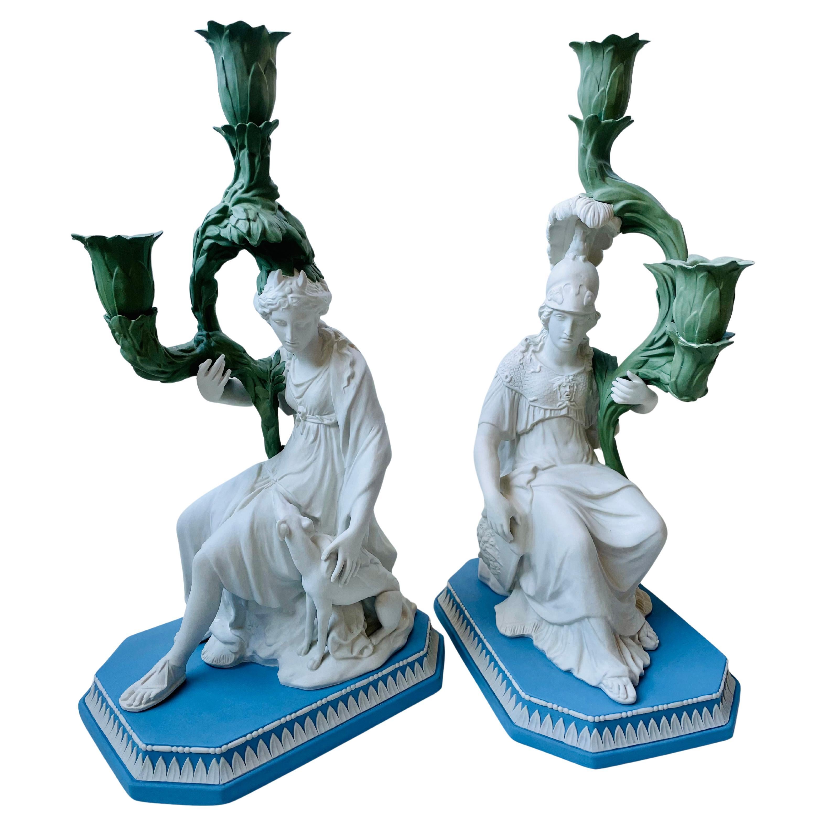 Cuit Paire de chandeliers modernes à deux branches en grès jaspé tricolore de Wedgwood en vente