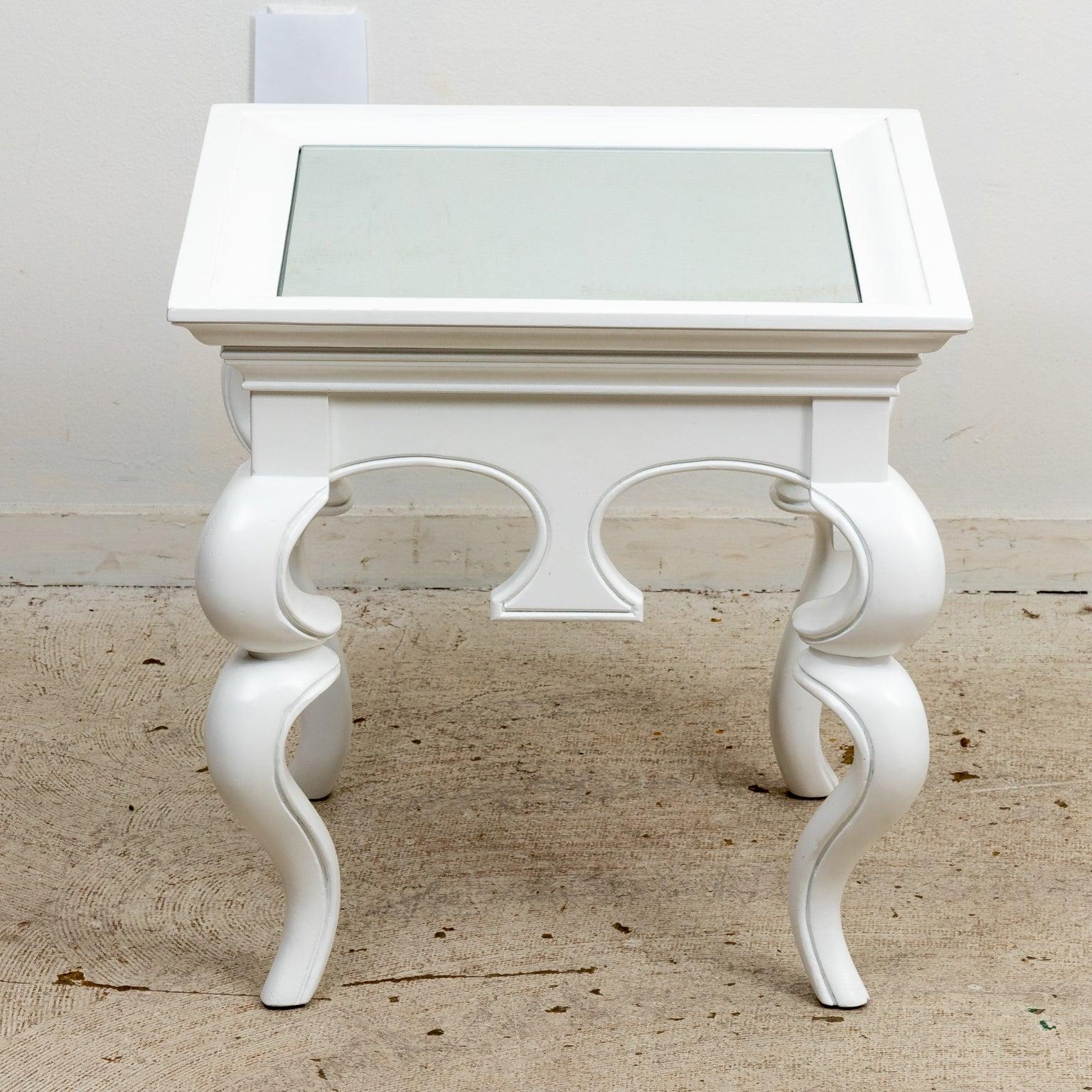 Pair Modern White Lacquered Side Tables In Good Condition For Sale In Stamford, CT